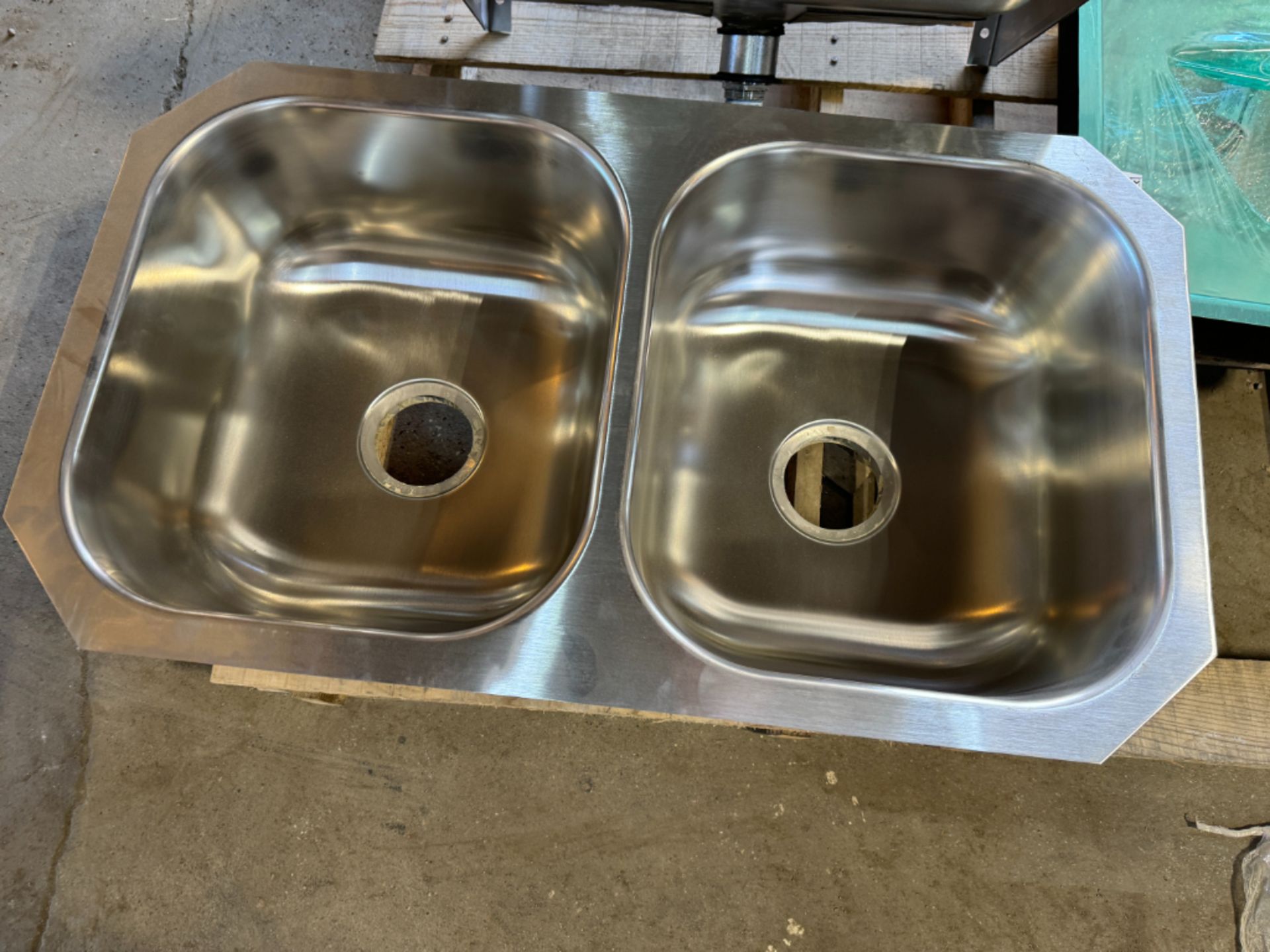 3 Stainless Sinks - Image 4 of 5