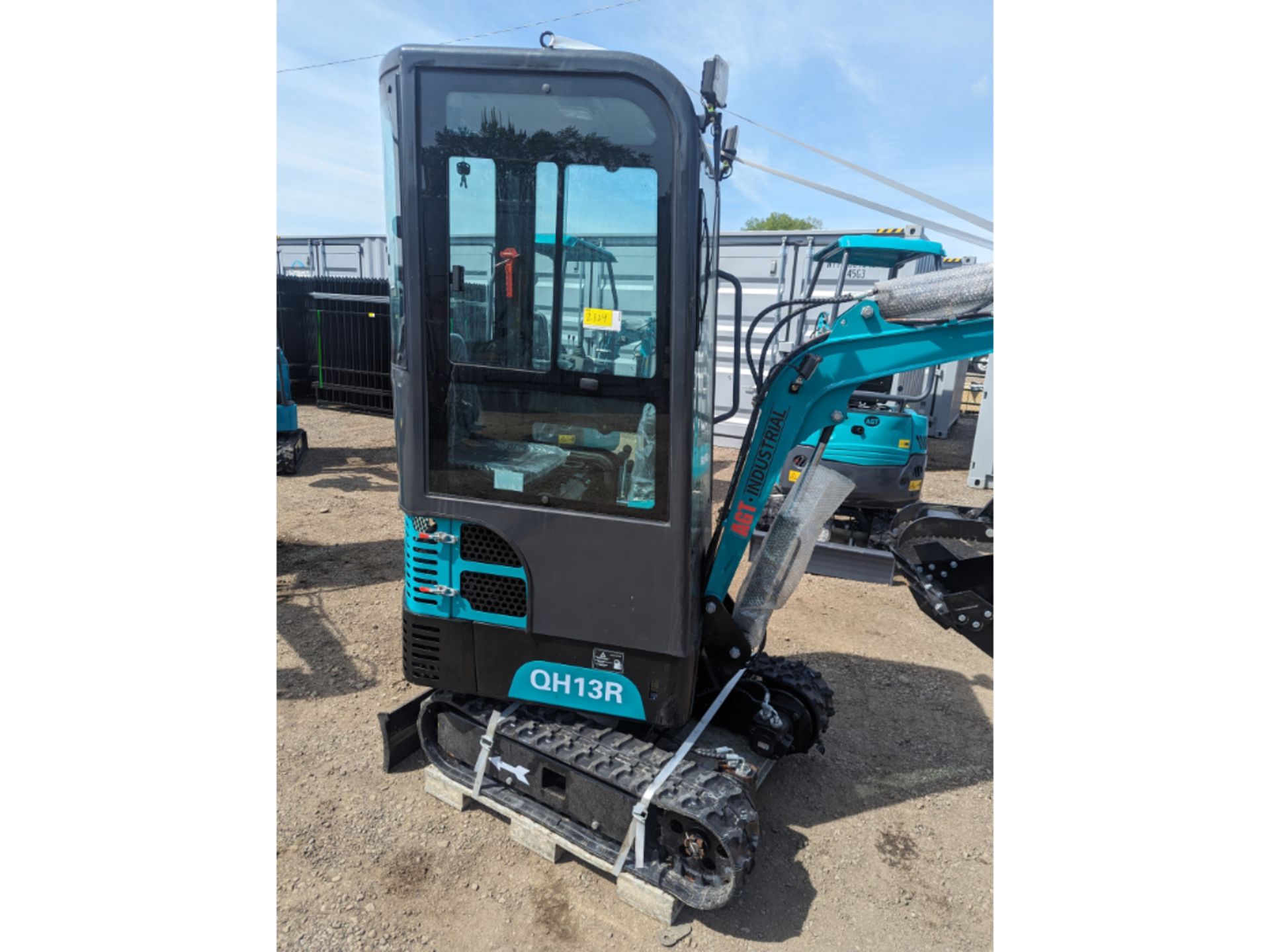 AGT QH13R Mini Excavator - Image 2 of 7