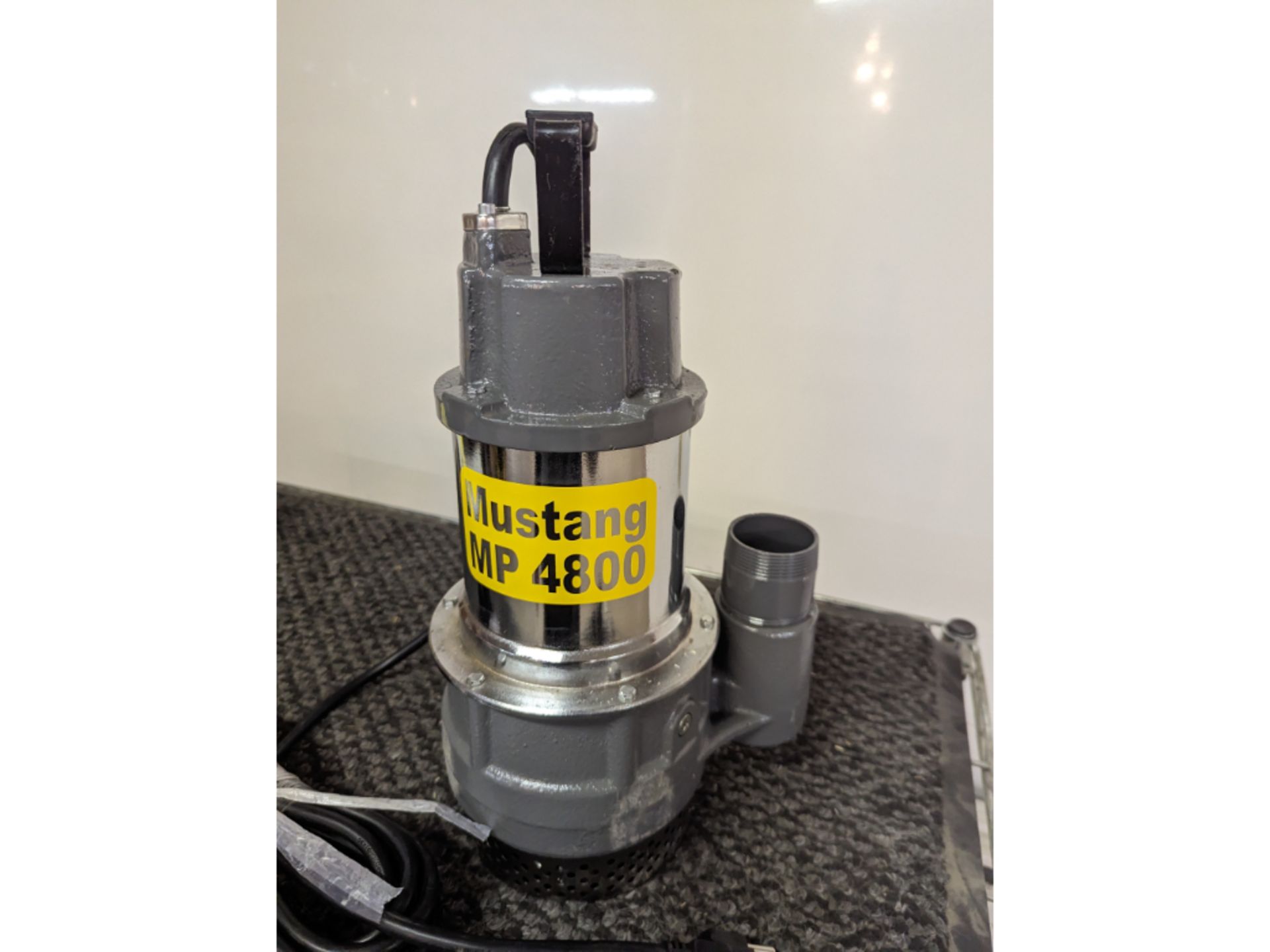 Mustang MP4800 Submersible Pump - Image 2 of 2