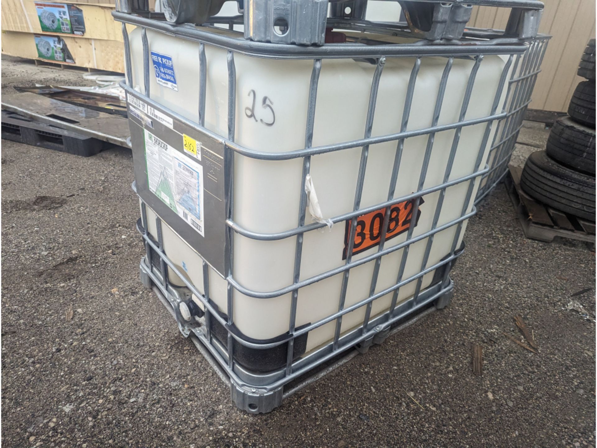 265 gallon shut off plastic tote - Image 2 of 4