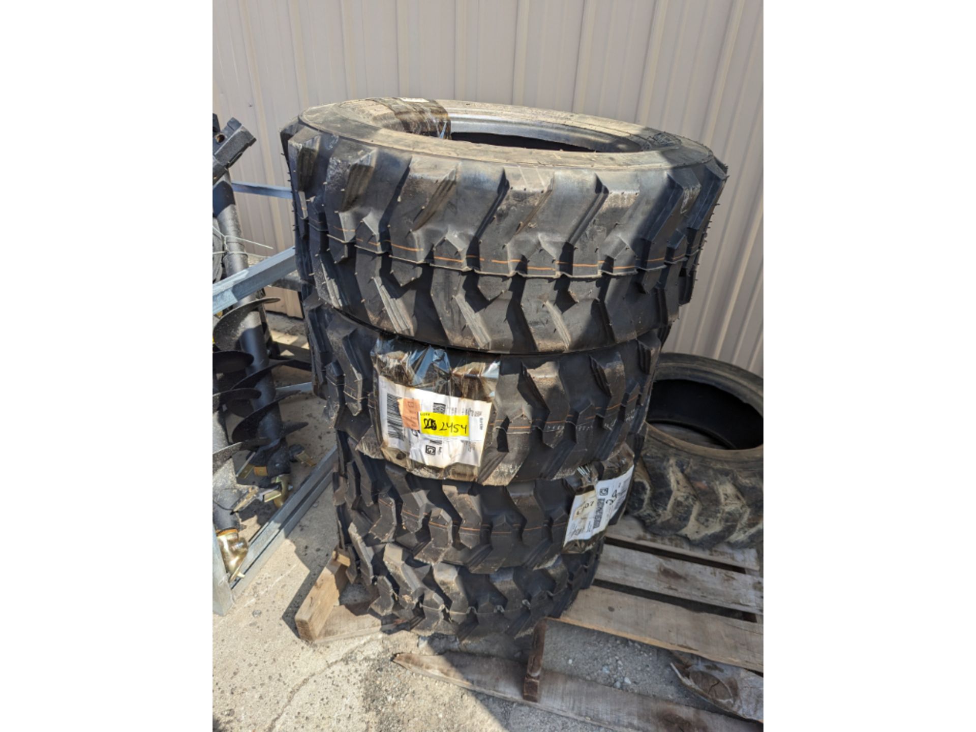 4 NEW Road Crew SKS-1 Skid Steer Tires, 1 Used Tire, 10-16.5 - Image 2 of 10