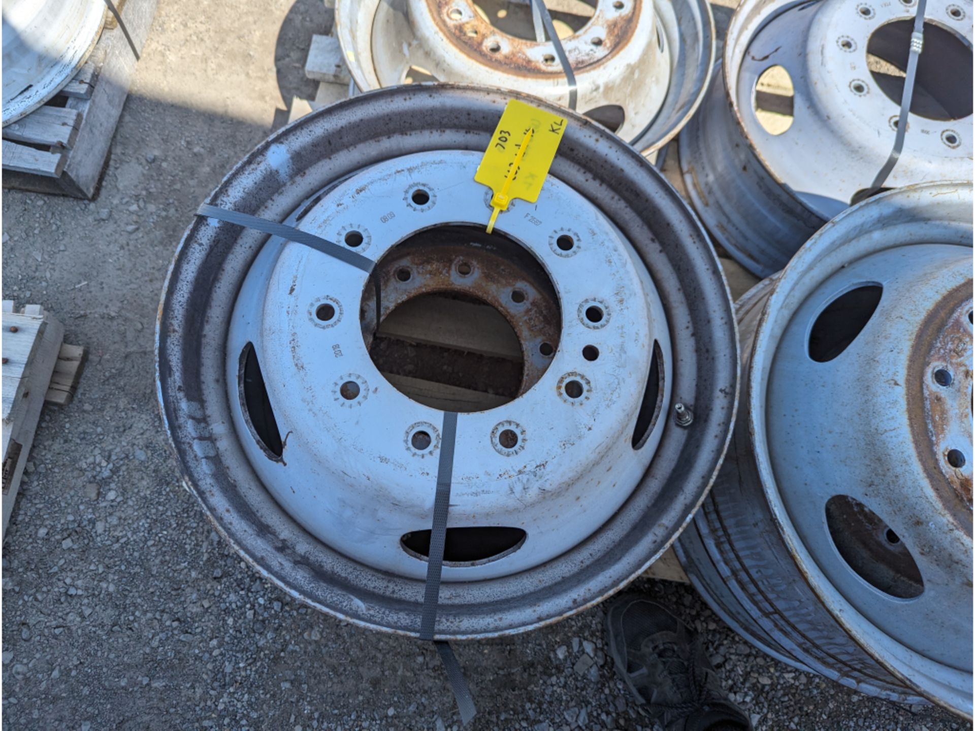 (6) Ford F450 F550 TRUCK 19.5 Maxion F2657 10 lug Surplus Used Take off wheels - Image 3 of 3