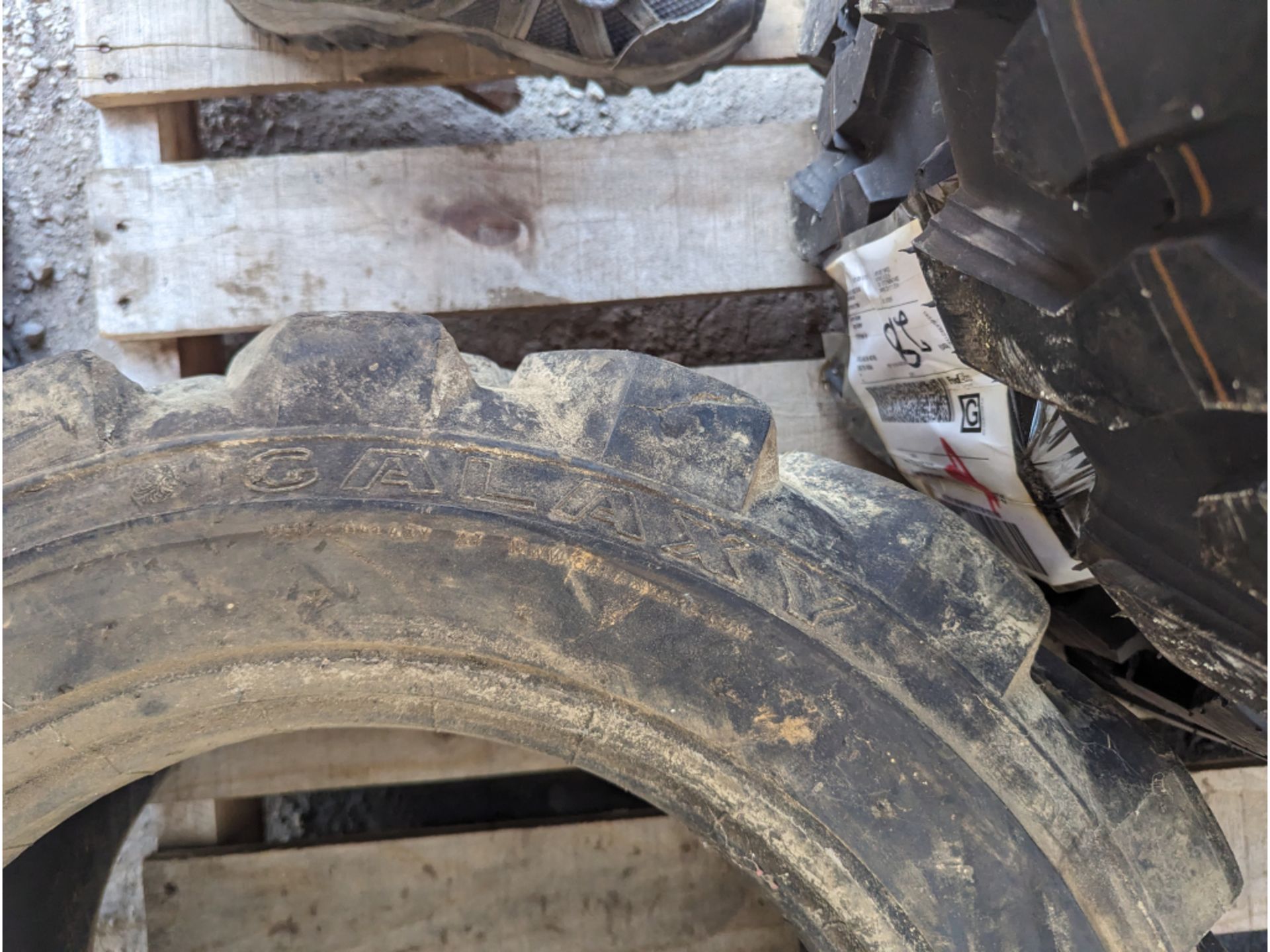 4 NEW Road Crew SKS-1 Skid Steer Tires, 1 Used Tire, 10-16.5 - Bild 10 aus 10
