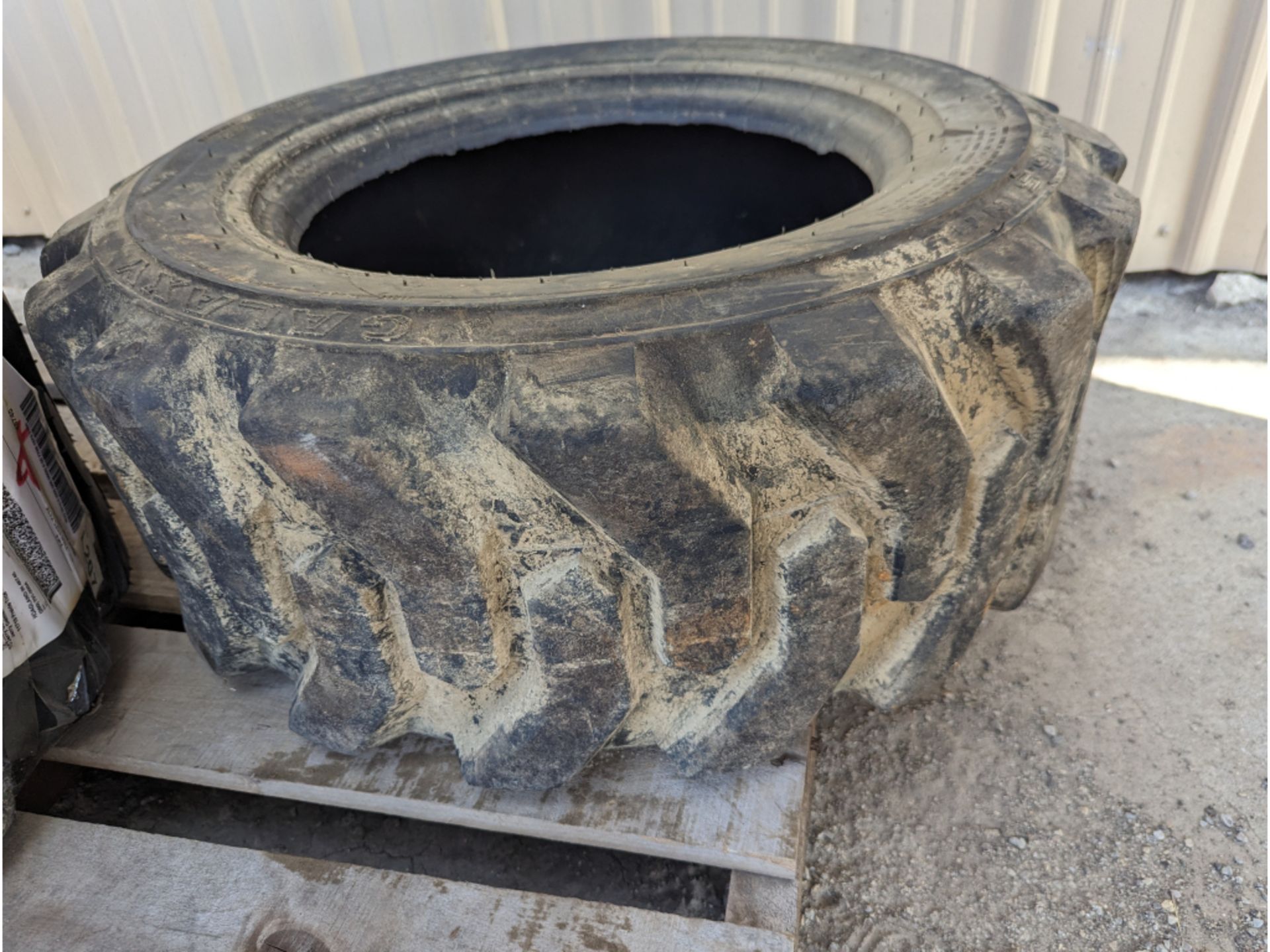 4 NEW Road Crew SKS-1 Skid Steer Tires, 1 Used Tire, 10-16.5 - Image 8 of 10