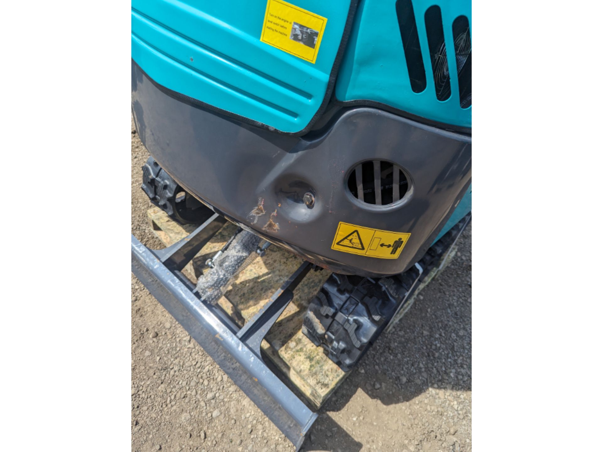 AGT QK16R Mini Excavator - Image 6 of 9