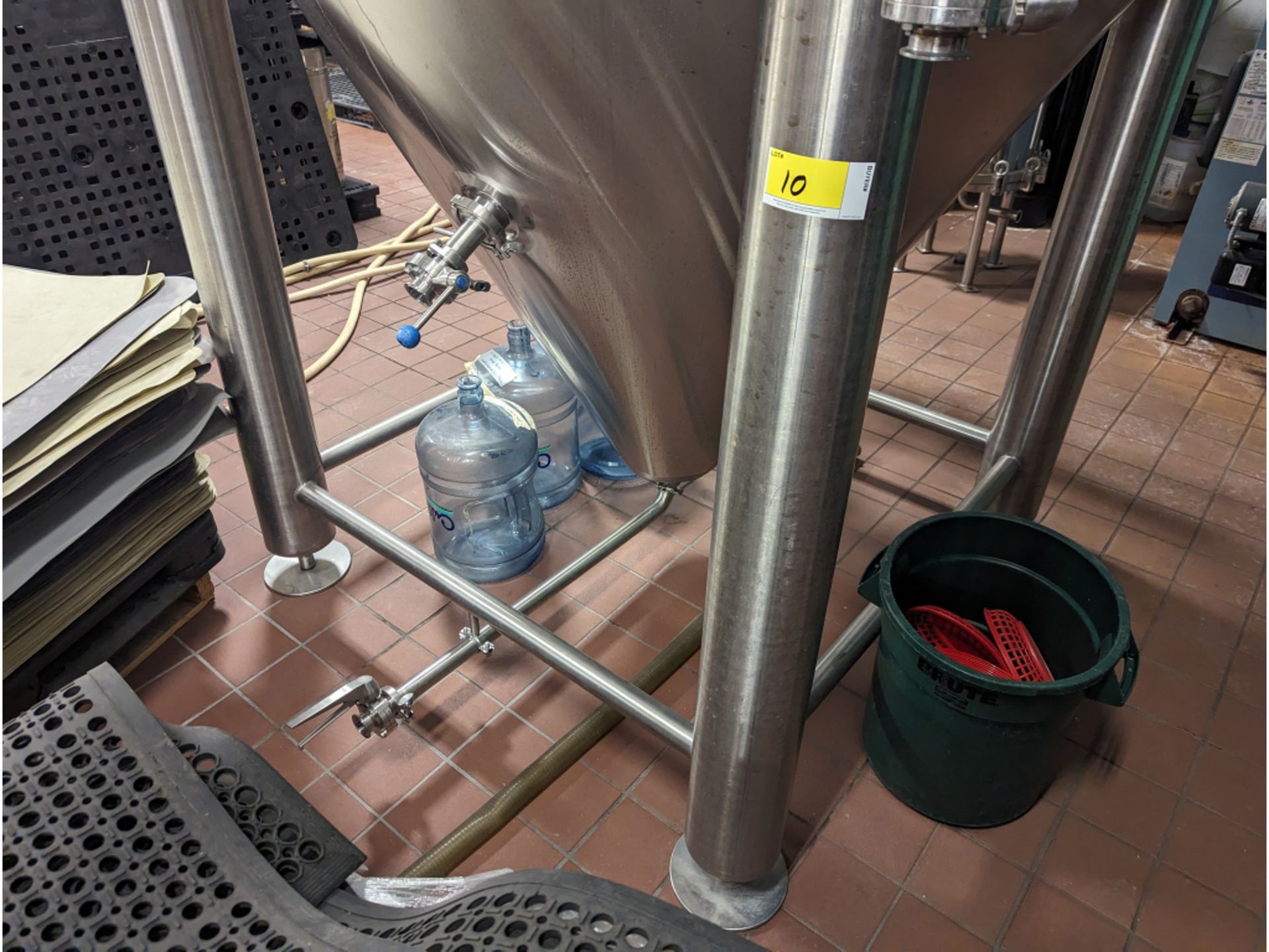 40 BBL Jacketed Fermenter - Image 3 of 5