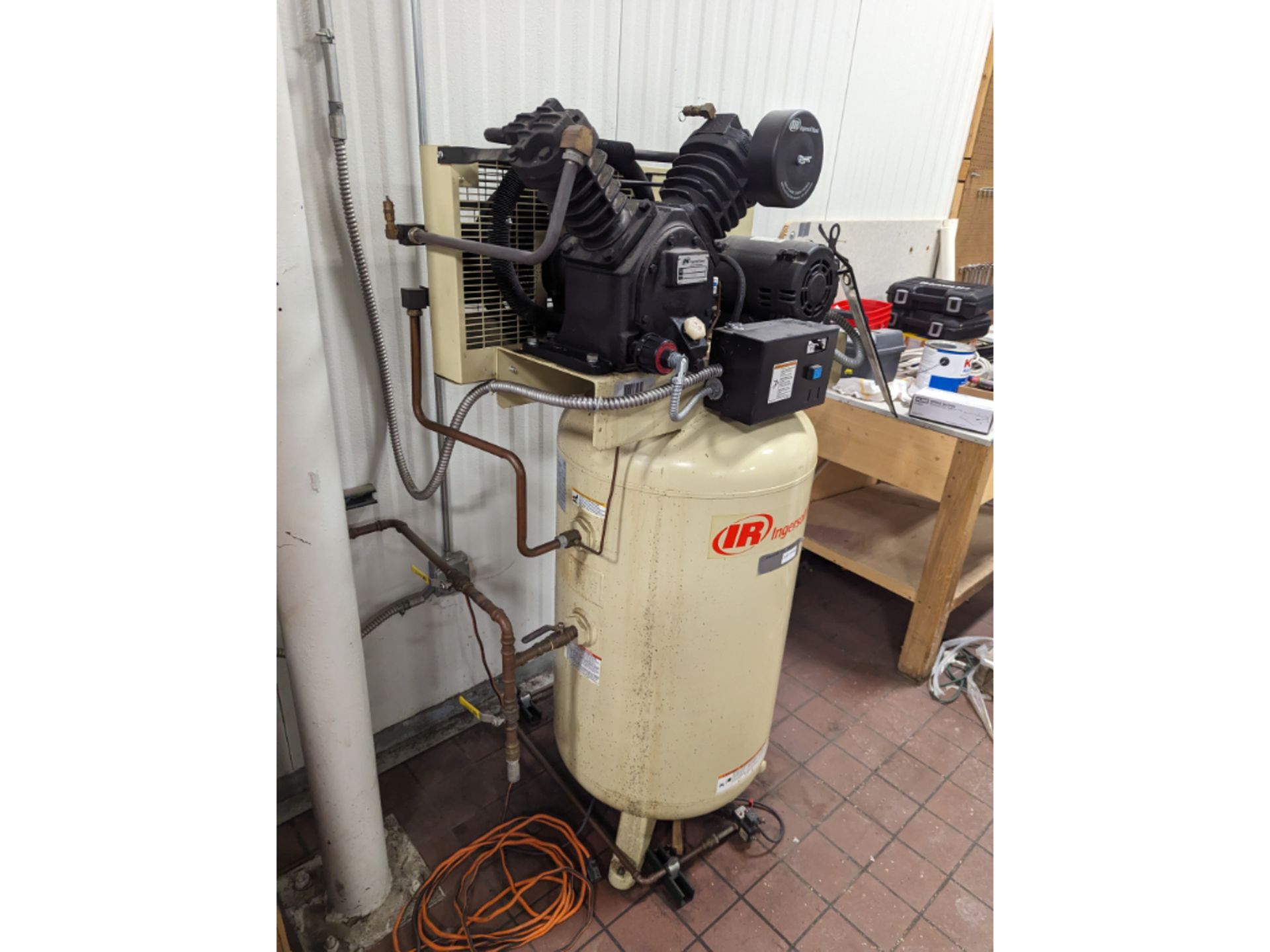 Ingersoll Rand 80 Gallon Air Compressor - Image 5 of 7