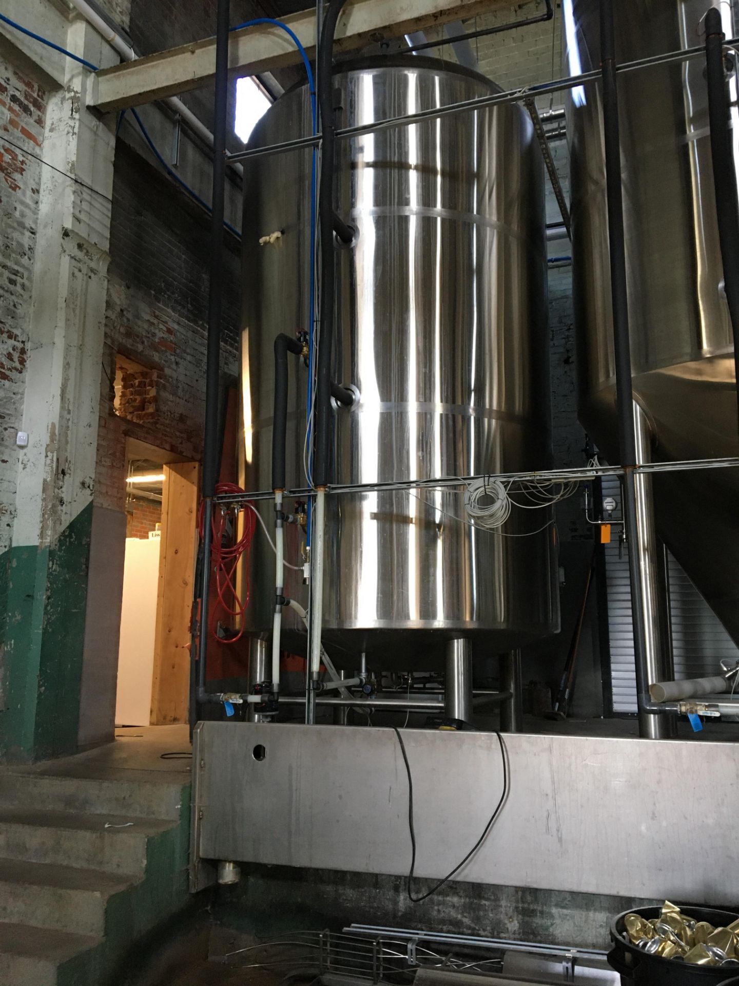 80-BBL Minnetonka Bright Tank Stainless Steel; storage for finished beer, Contains A 0-85 Psi Gauge,