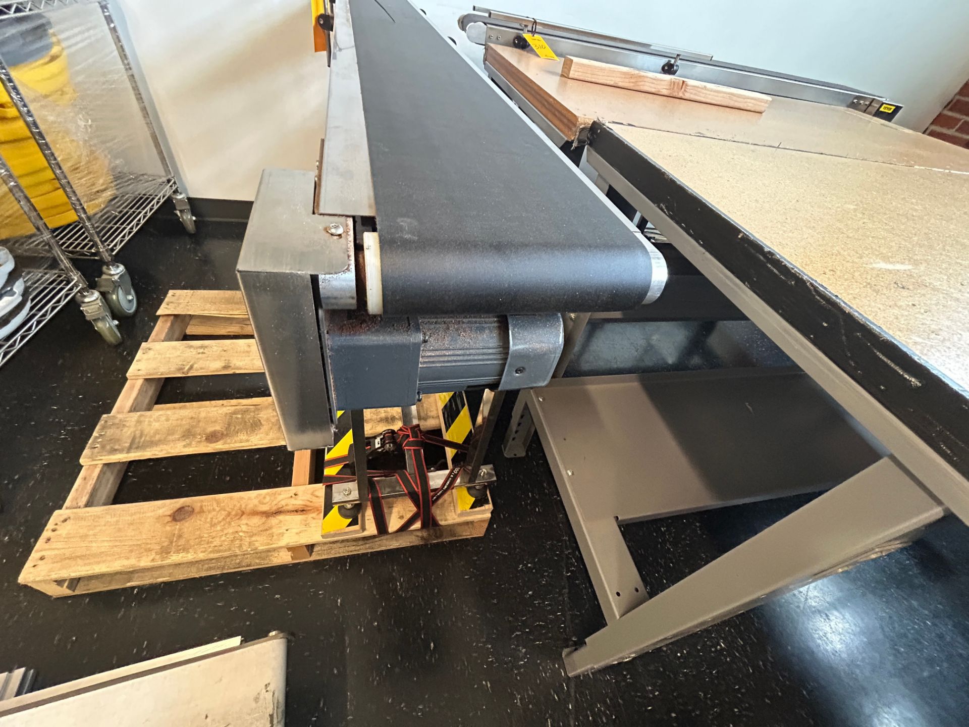 Vevor Mdl ITC Adjustable, 12 Inch Wide x 56 Inch Long Flat Belt Conveyor With Variable Speed - Image 2 of 4