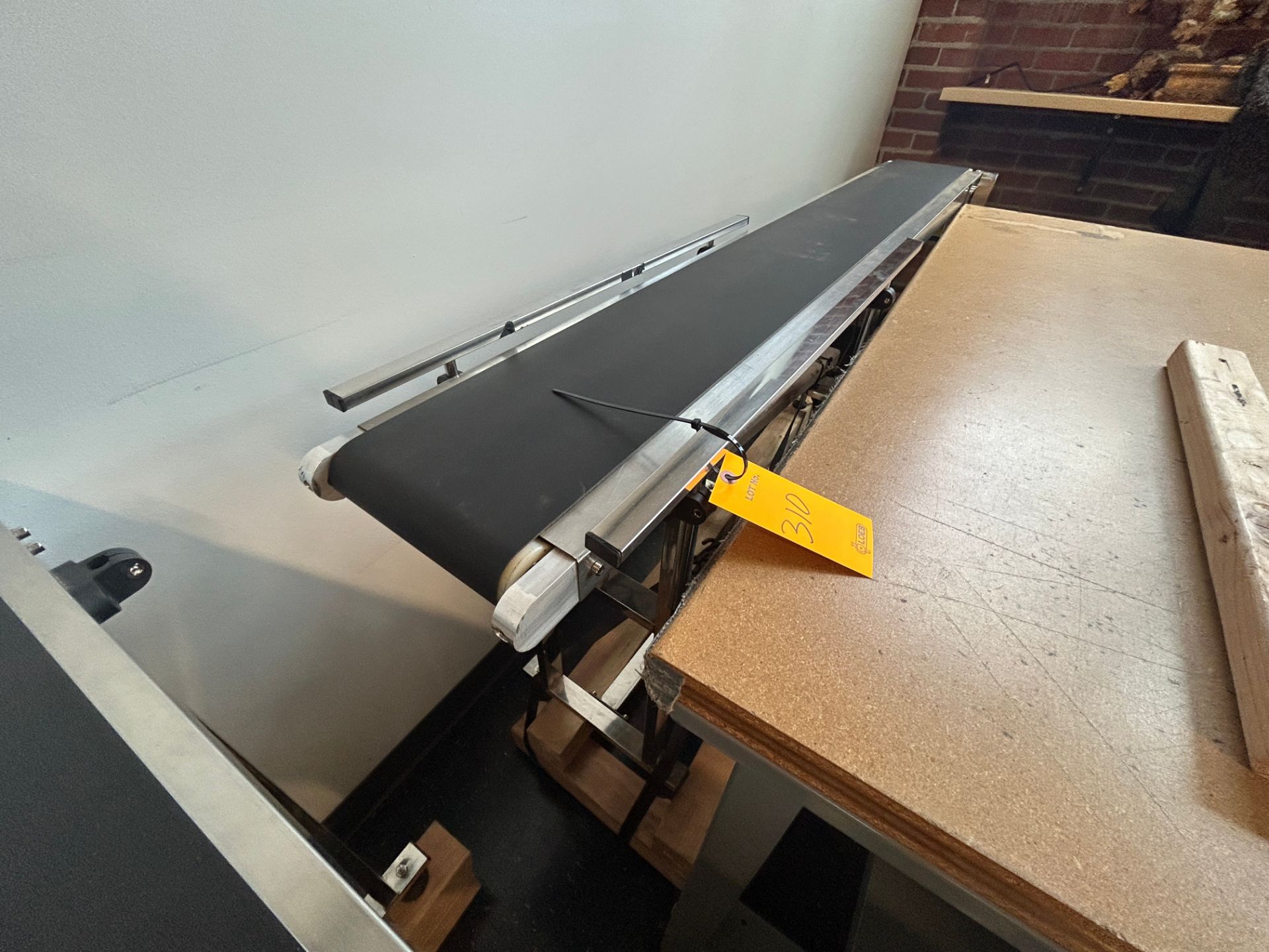 Vevor Mdl ITC Adjustable, 12 Inch Wide x 56 Inch Long Flat Belt Conveyor With Variable Speed