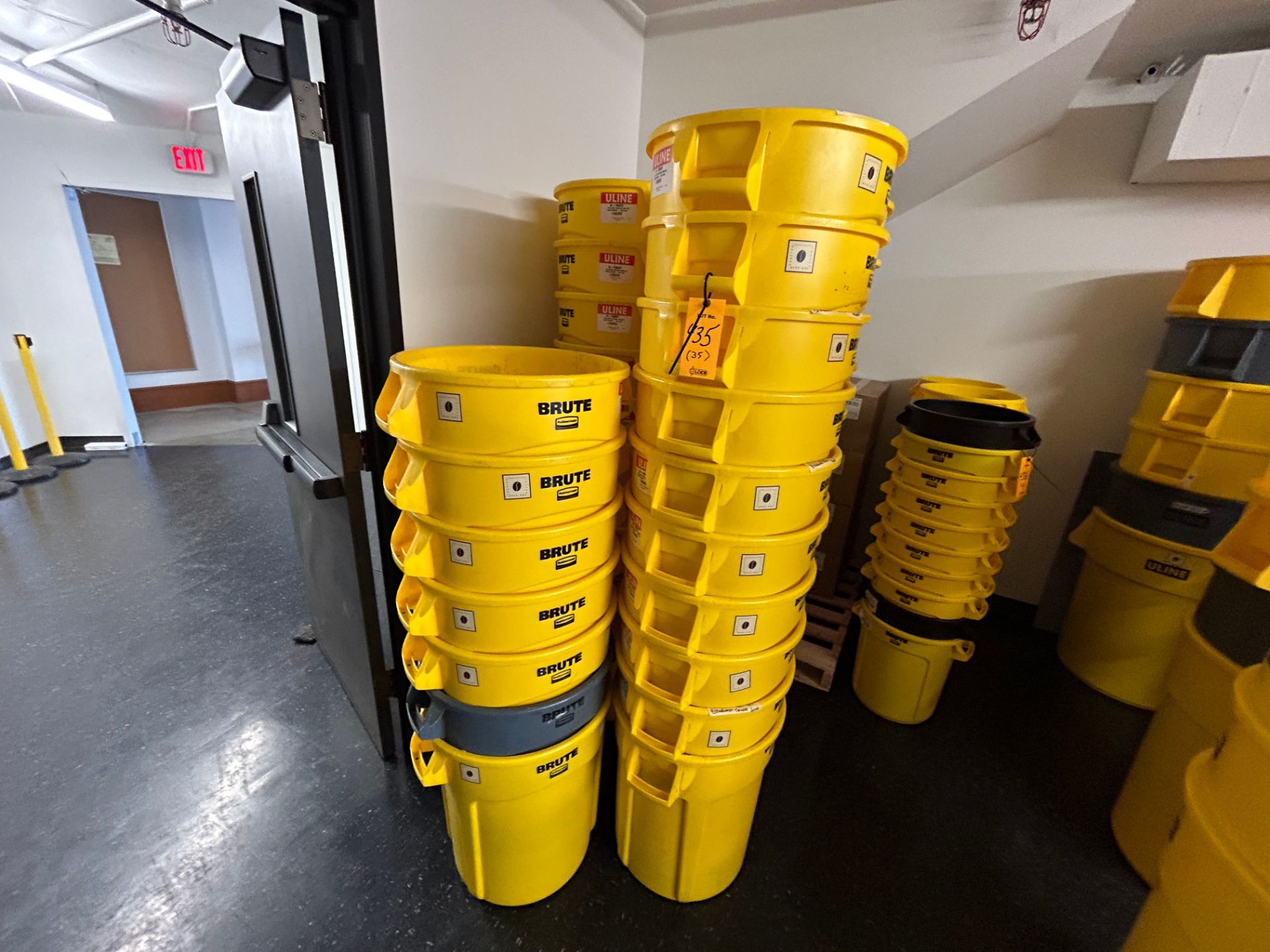 Rubbermaid Mdl H-1854Y, Lot (5) Uline, 20 Gallon Yellow Food Grade Containers