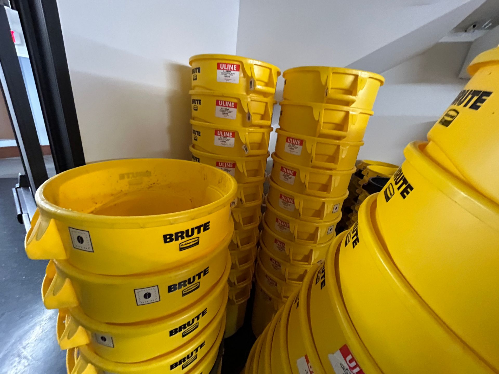 Rubbermaid Mdl H-1854Y, Lot (5) Uline, 20 Gallon Yellow Food Grade Containers - Bild 2 aus 4