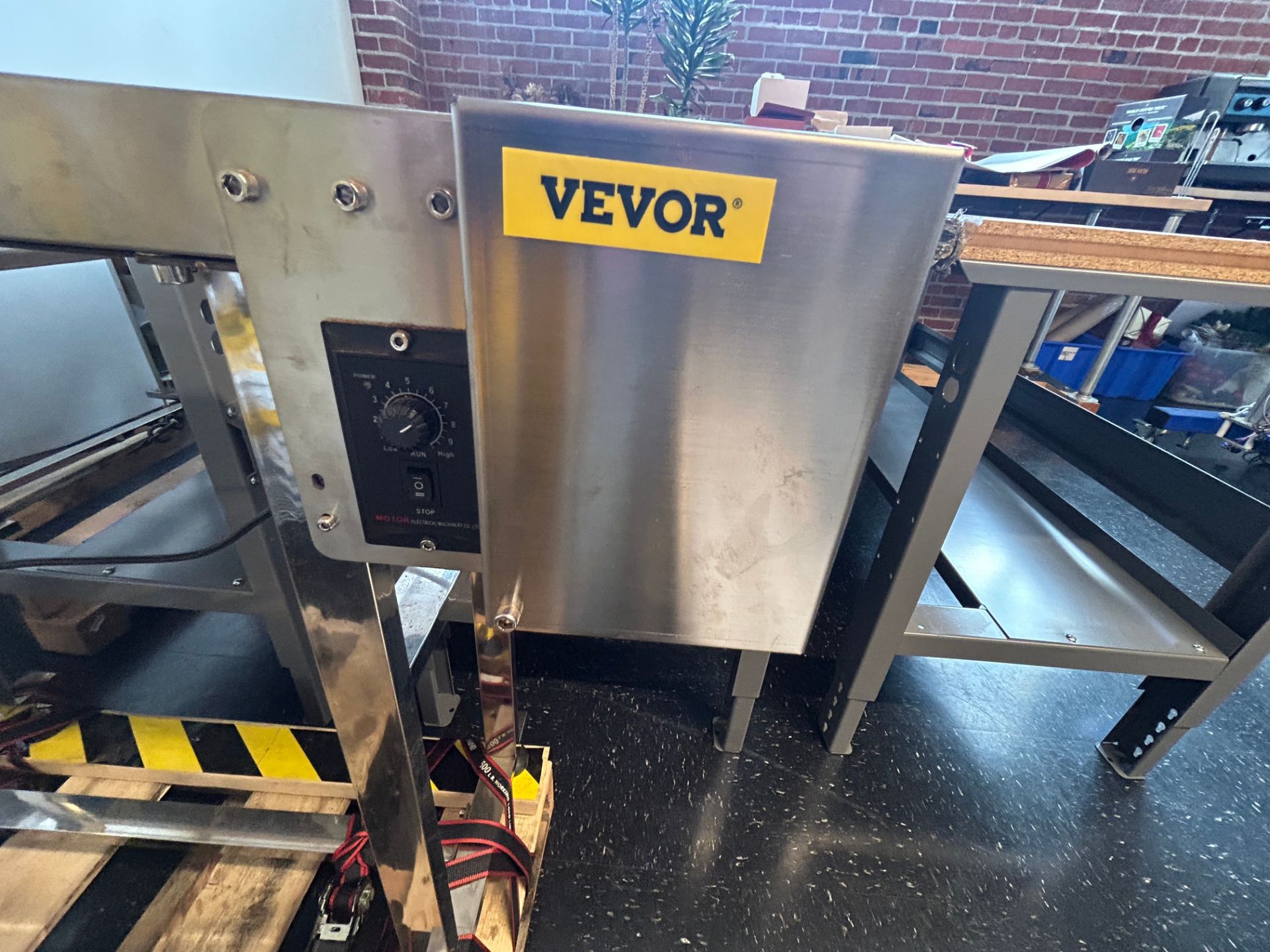 Vevor Mdl ITC Adjustable, 12 Inch Wide x 56 Inch Long Flat Belt Conveyor With Variable Speed - Image 3 of 4