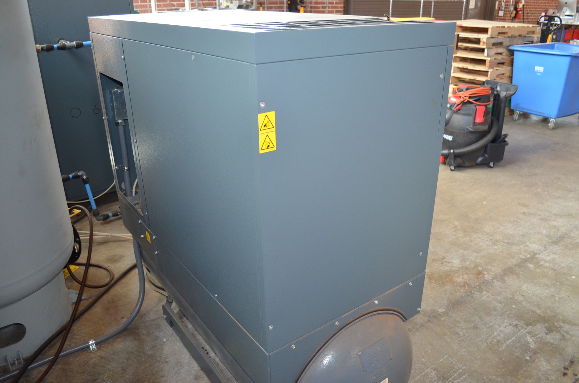 Atlas Copco Mdl G11FF, 15 HP Tank Mounted Rotary Screw Air Compressor. Working Pressure-125 PSIG- - Image 4 of 11