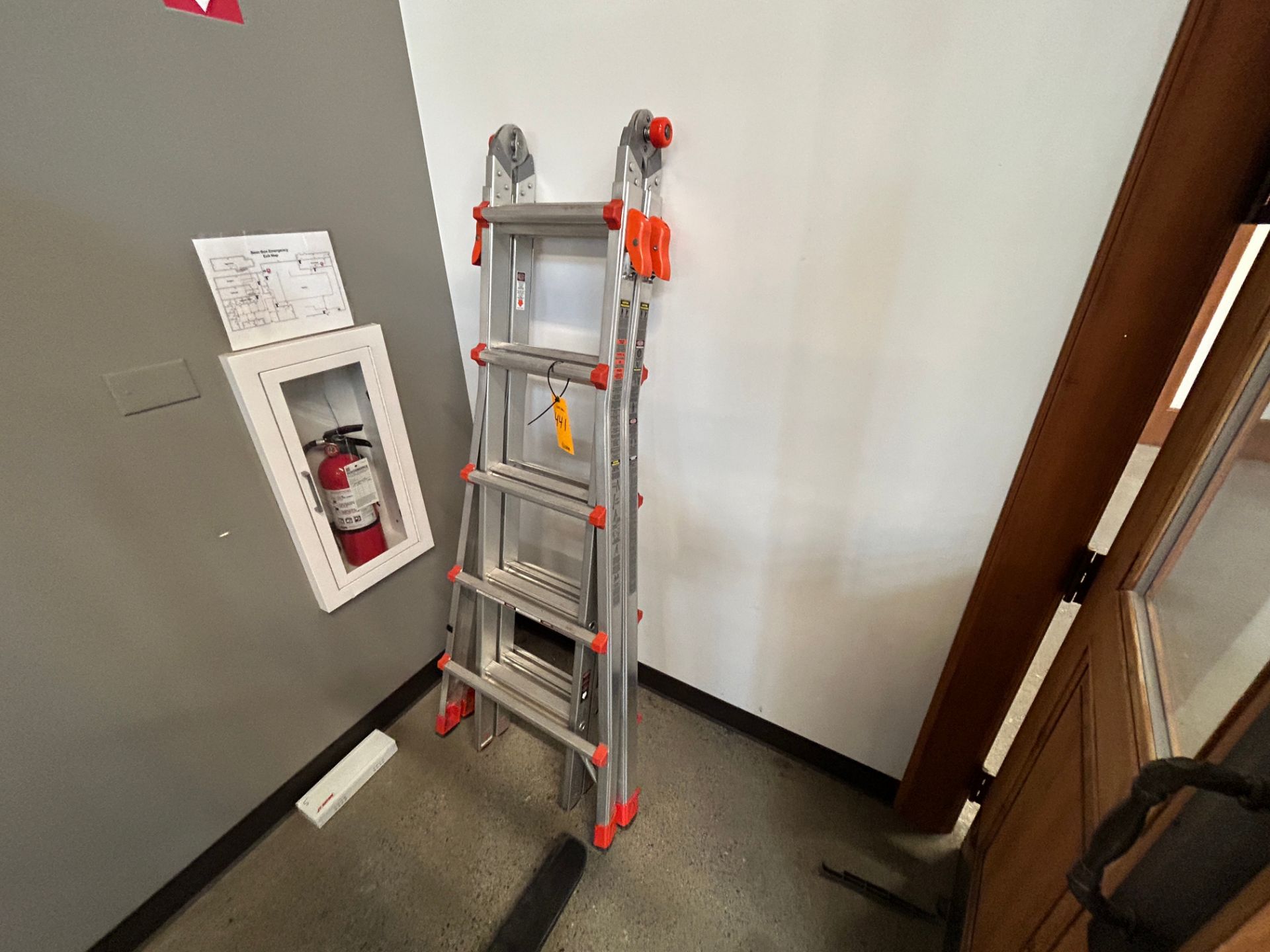 Velocity Mdl 22, Aluminum Step Ladder, 10 Rung, Type 1A, 300 Lbs. Capacity