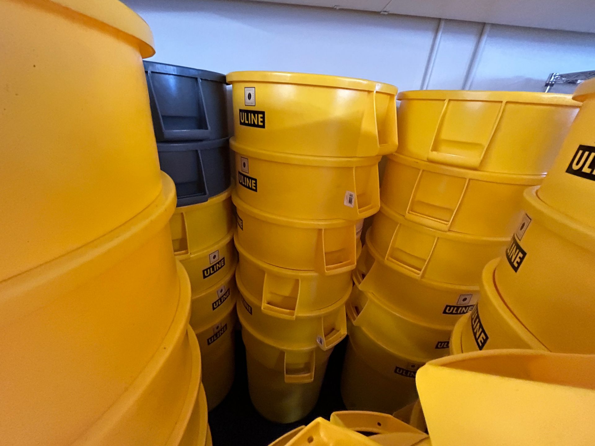 Rubbermaid, Lot approx (10) - Uline, 44 Gallon Yellow Food Grade Containers - Image 5 of 5