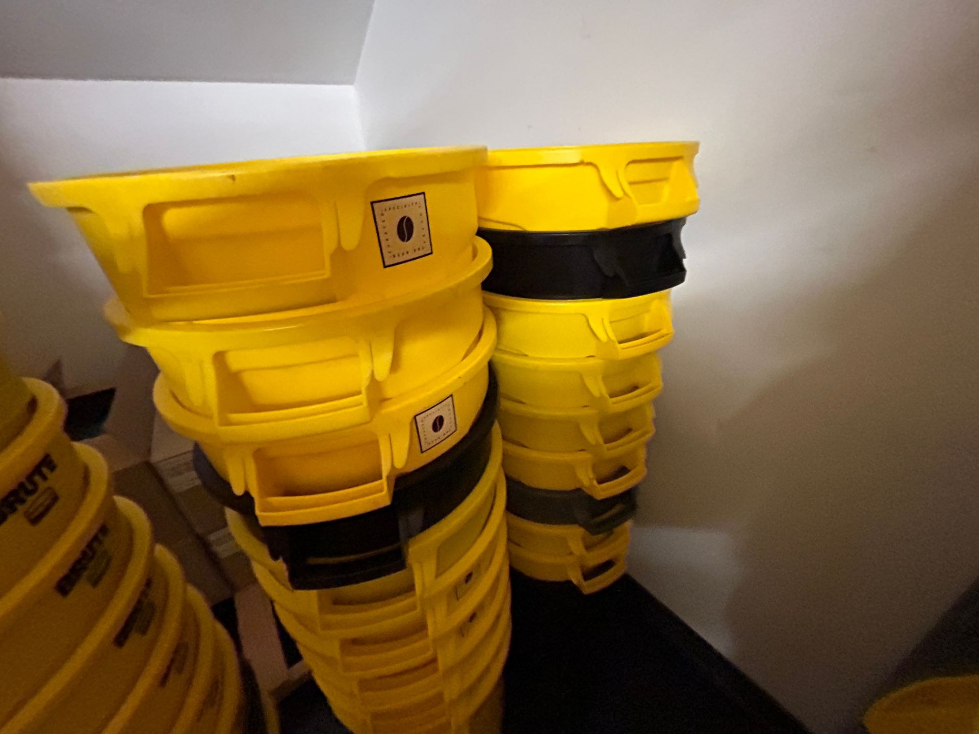 Rubbermaid, Lot (5) Uline, 10 Gallon Yellow Food Grade Containers - Image 3 of 3