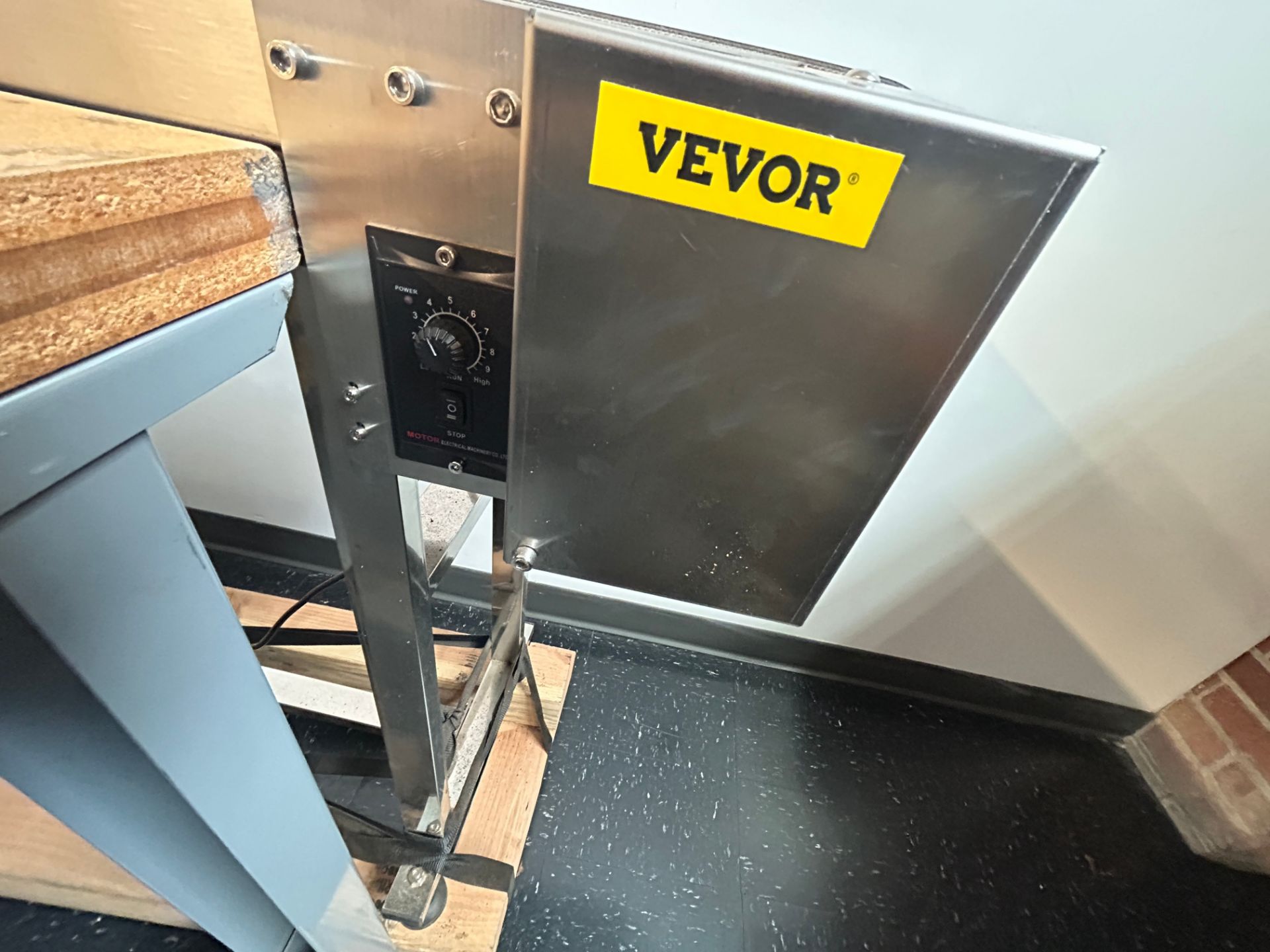 Vevor Mdl ITC Adjustable, 12 Inch Wide x 56 Inch Long Flat Belt Conveyor With Variable Speed - Image 3 of 4