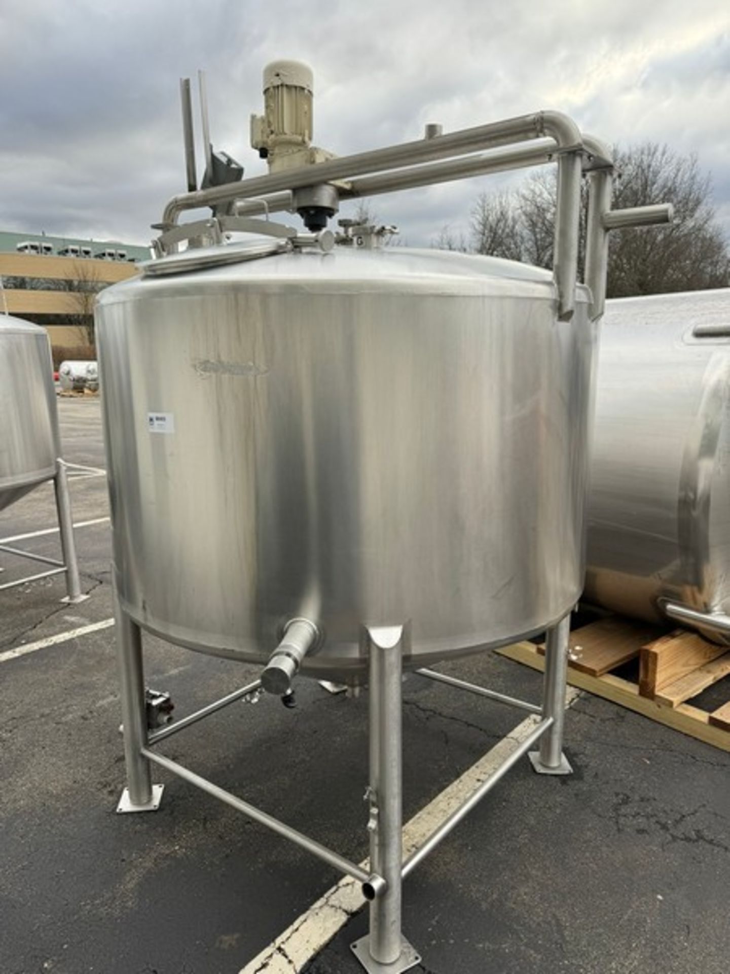 Aprox. 500 Gal. S/S Single Wall Mix Tank,with Vertical Agitator, with Aprox. 6” Clamp Type - Image 2 of 8