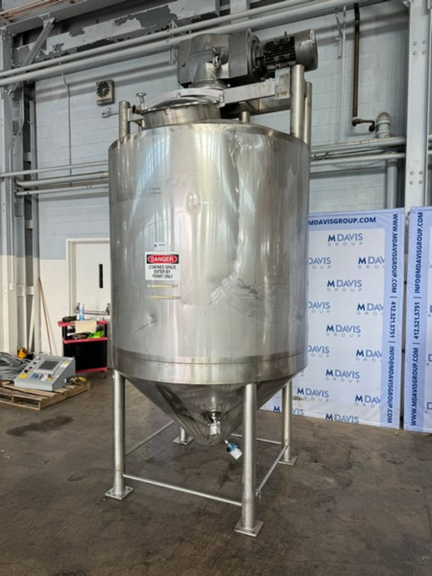 Mueller Aprox. 800 Gal. S/S Vertical Tank, S/N H39152-1, with Jacketed Cone Bottom, Vessel Dims.: - Bild 2 aus 6