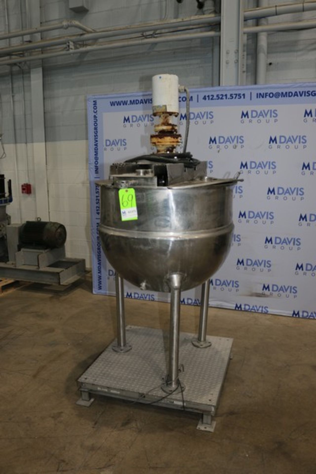 Groen 80 Gal. S/S Kettle,M/N RA-80, S/N 100986, MAX. WP: 100 PSI @ 338 F, with 0.75 hp Top Mounted