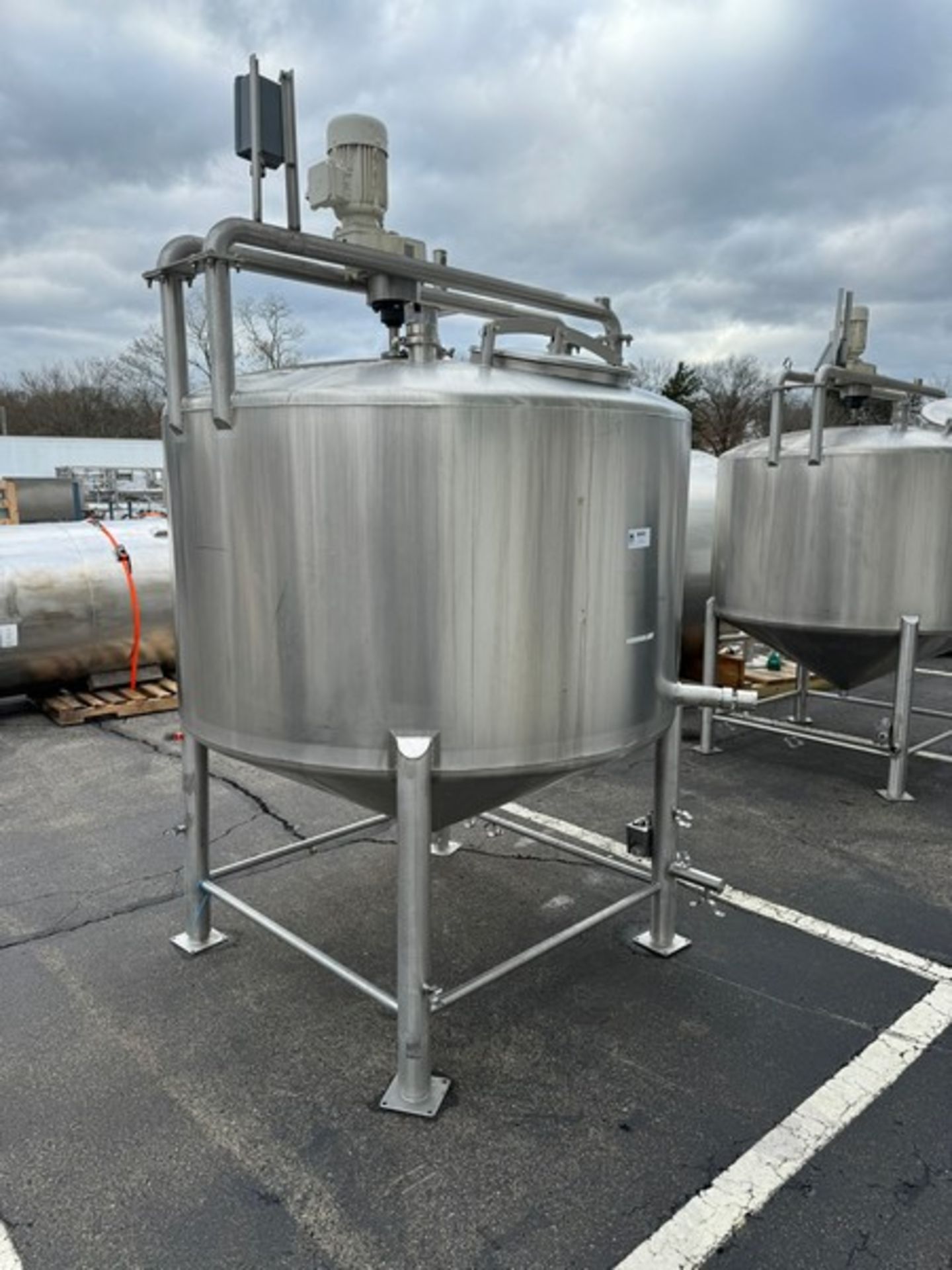 Aprox. 500 Gal. S/S Single Wall Mix Tank,with Vertical Agitator, with Aprox. 6” Clamp Type - Image 2 of 9