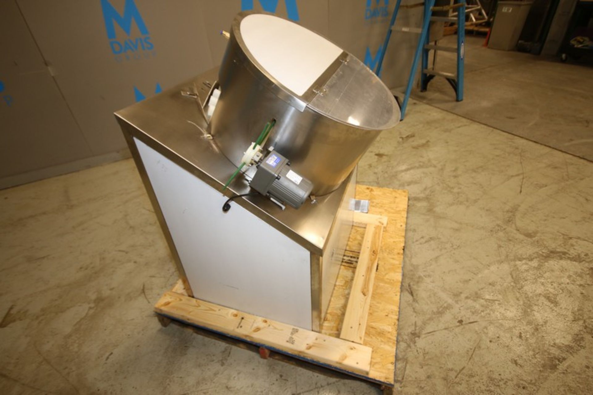 20022" W x 12" D S/S Bottle Unscrambler with Lid (INV#101599) (Located @ the MDG Auction Showroom in - Image 3 of 5