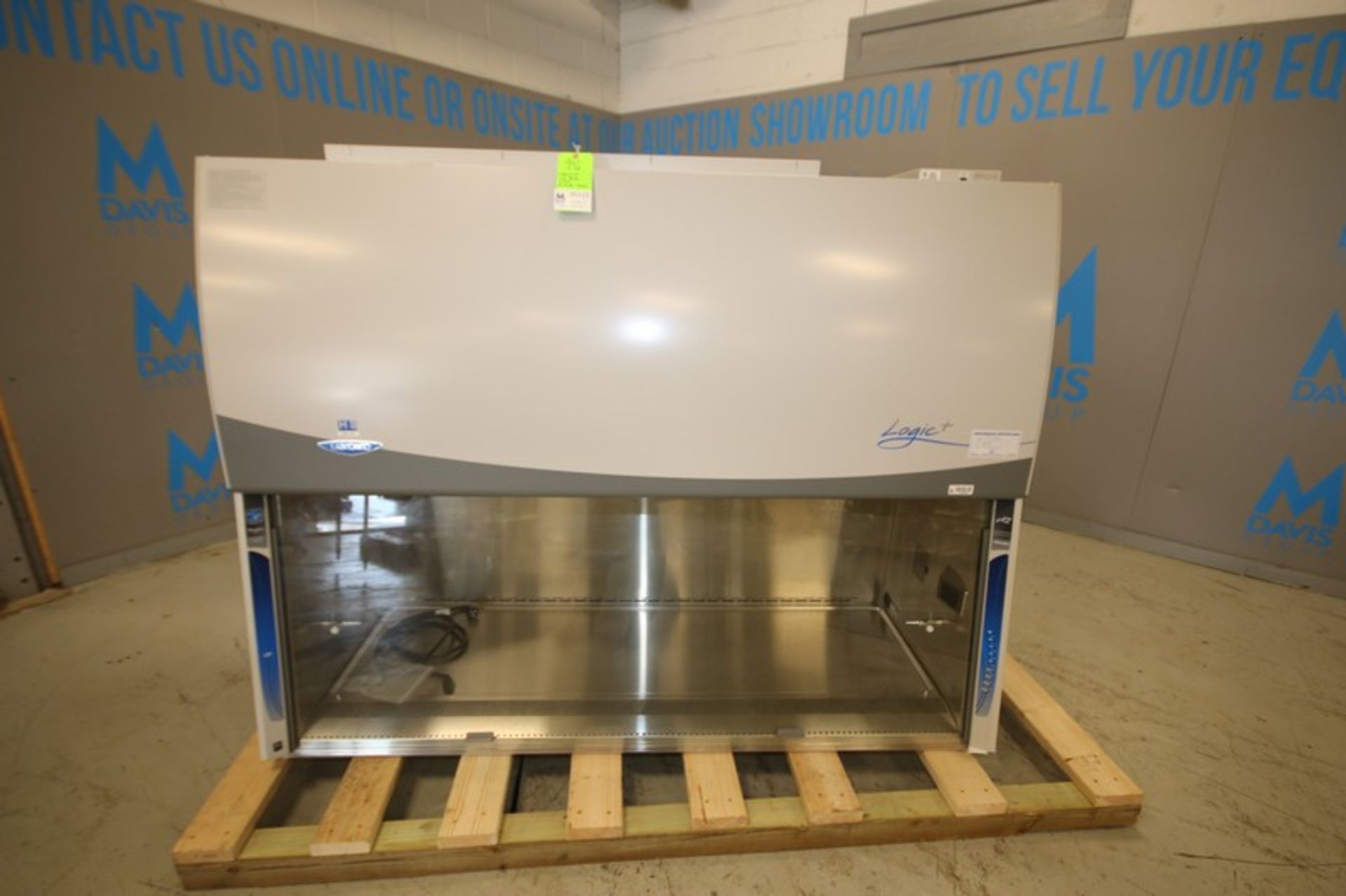 Labconco Aprox. 78" L x 31" W x 62" H A2 Lab Fume Hood, Cat. No. 302519100, SN 170846690 B with