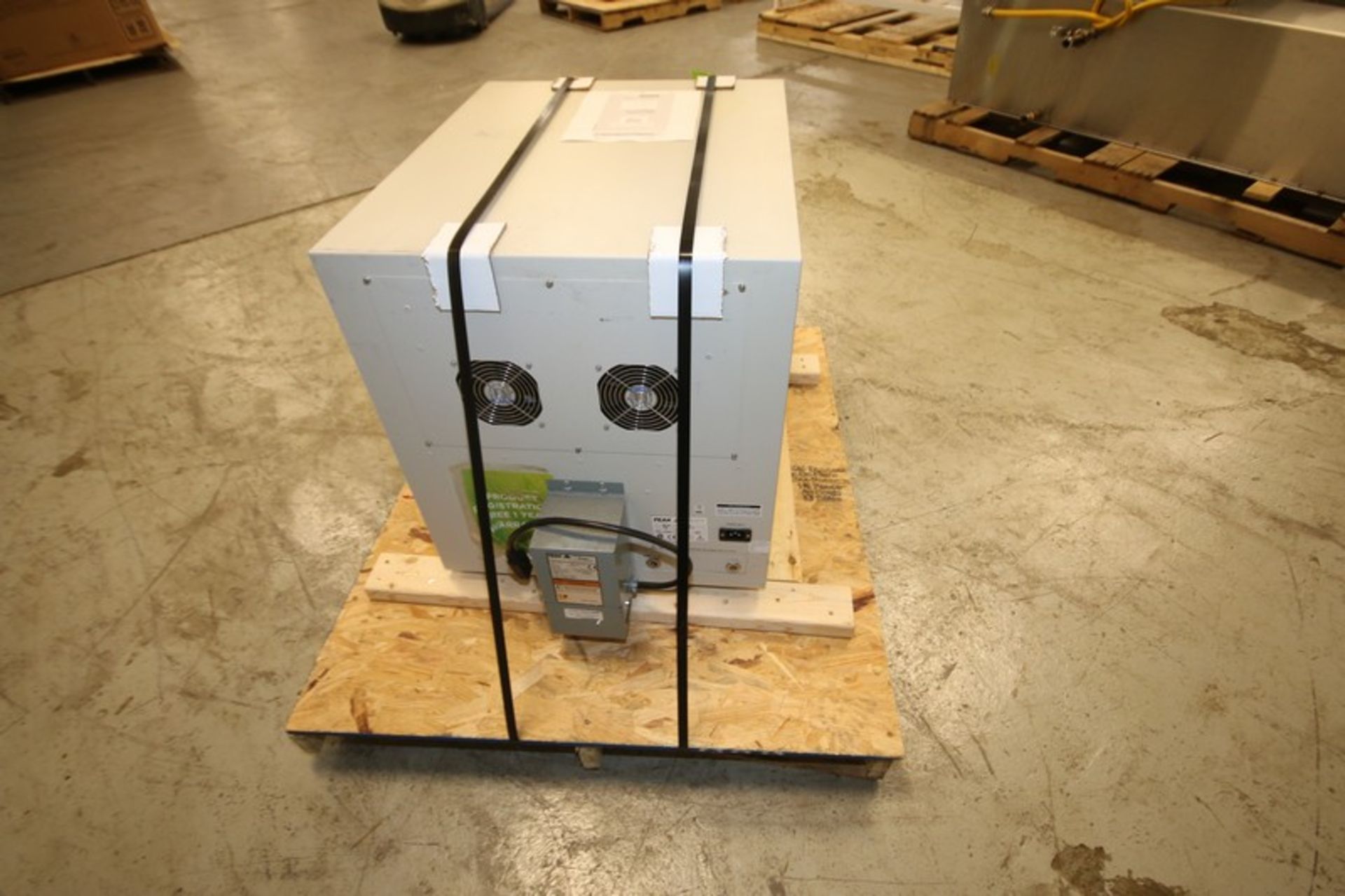 Peak Scientific Portable Nitrogen Generator, Model NM32LA, SN A14-03-116, 230V (INV#101643) (Located - Image 3 of 7