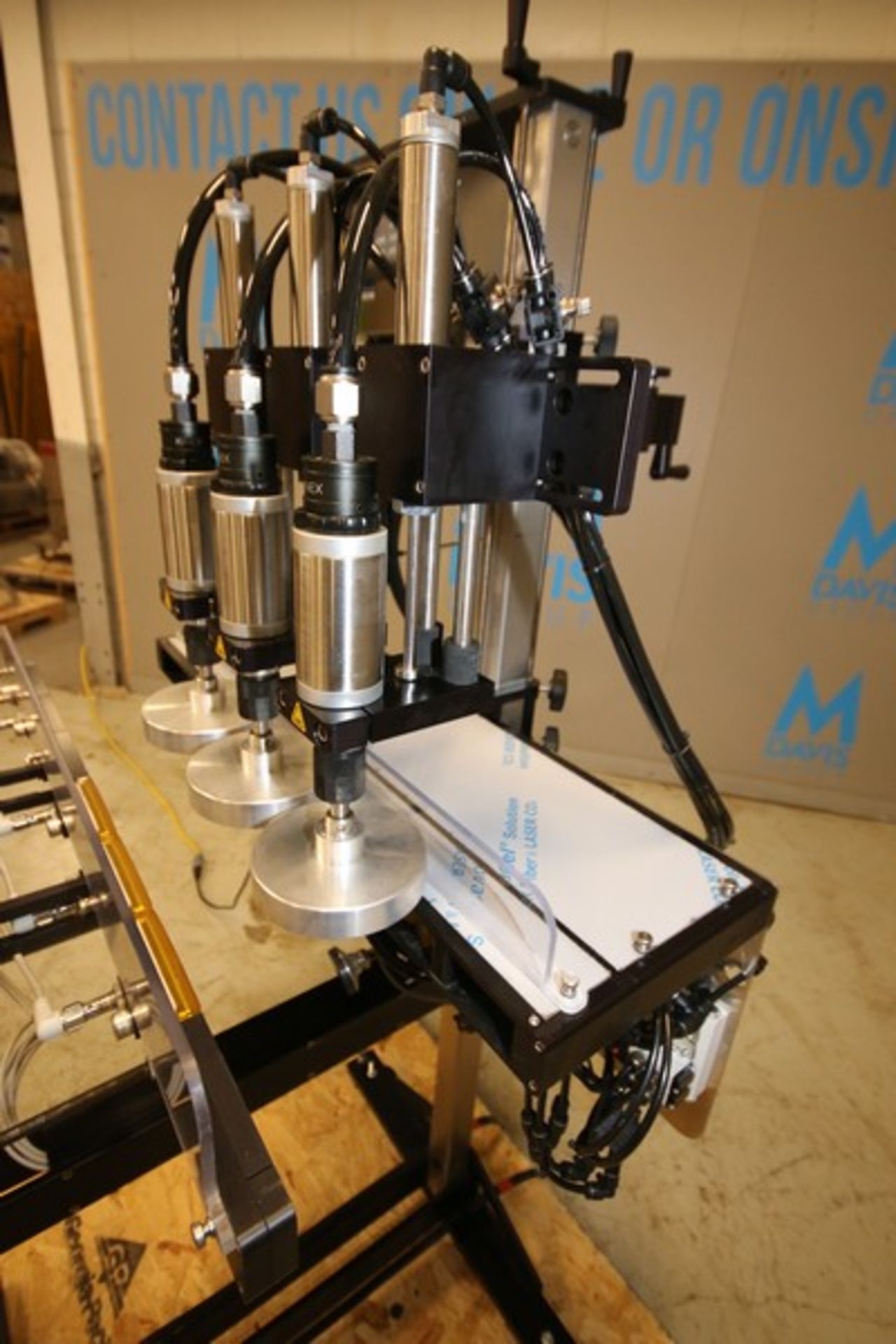 Kinex 3 - Head Capper, Model Auto Mate, SN 1259, with PS400 Capper Heads, Mounted on Adjustable - Image 4 of 8