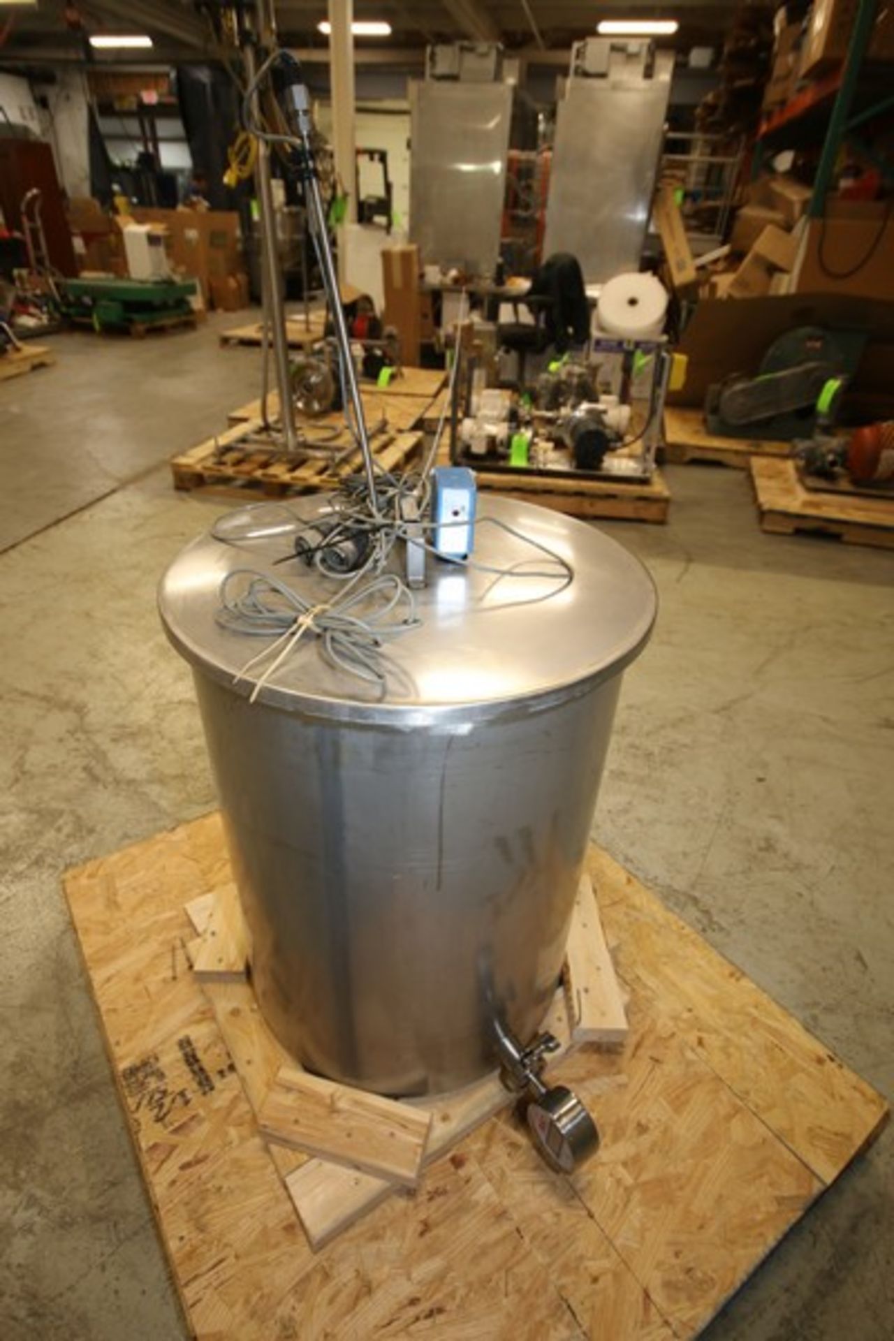 Aprox. 40 Gallon S/S Balance Tank, with (10) 1.5" CT Bottom Connections, Lid, (4) 1.5" CT Side - Image 5 of 7