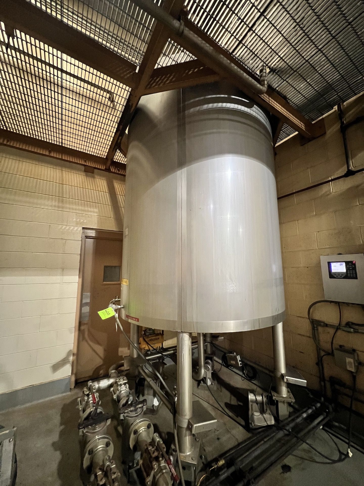 STAINLESS PROCESS EQUIPMENT DOME-TOP / CONE-BOTTOM INC APPROX. 1,500 GALLON S/S MIXING TANK, MODEL