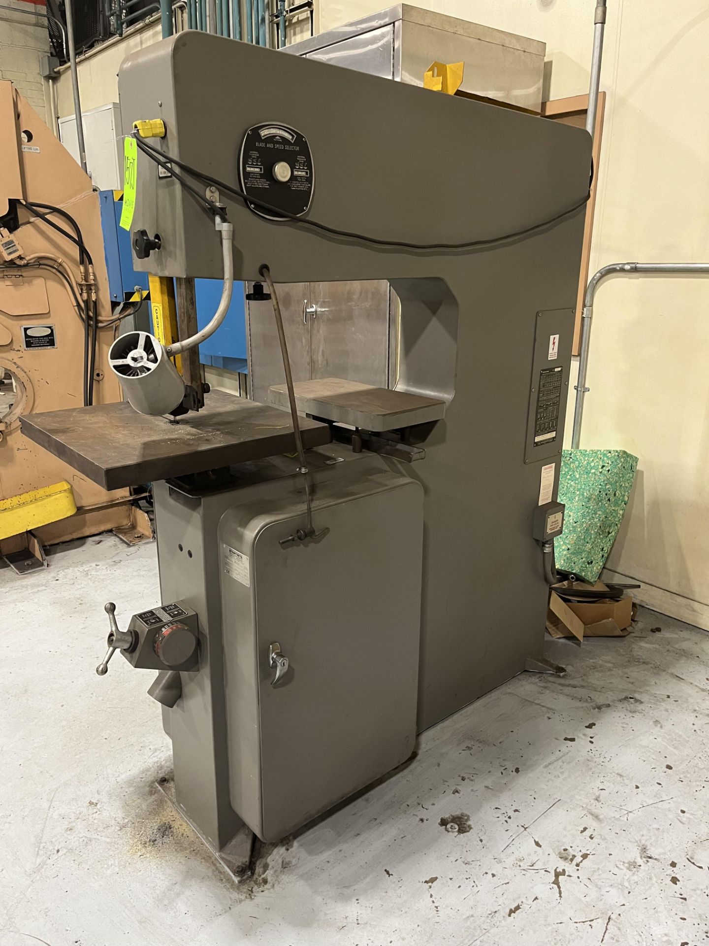 STARTRITE VERTICAL BANDSAW MODEL 30RWS SERIAL NO. 204145 YEAR 2000 VOLTS: 440 THREE PHASE HZ 60 AMPS