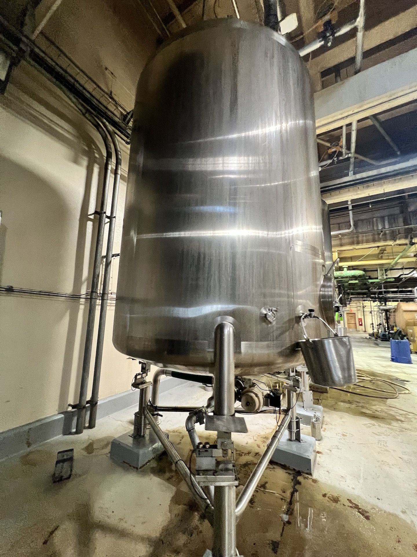 FEDLMEIER 2,100 GALLON S/S VERTICAL SINGLE SHELL MIXING / WEIGH BOWL TANK, S/N 15E0147, MOUNTED ON - Image 7 of 14