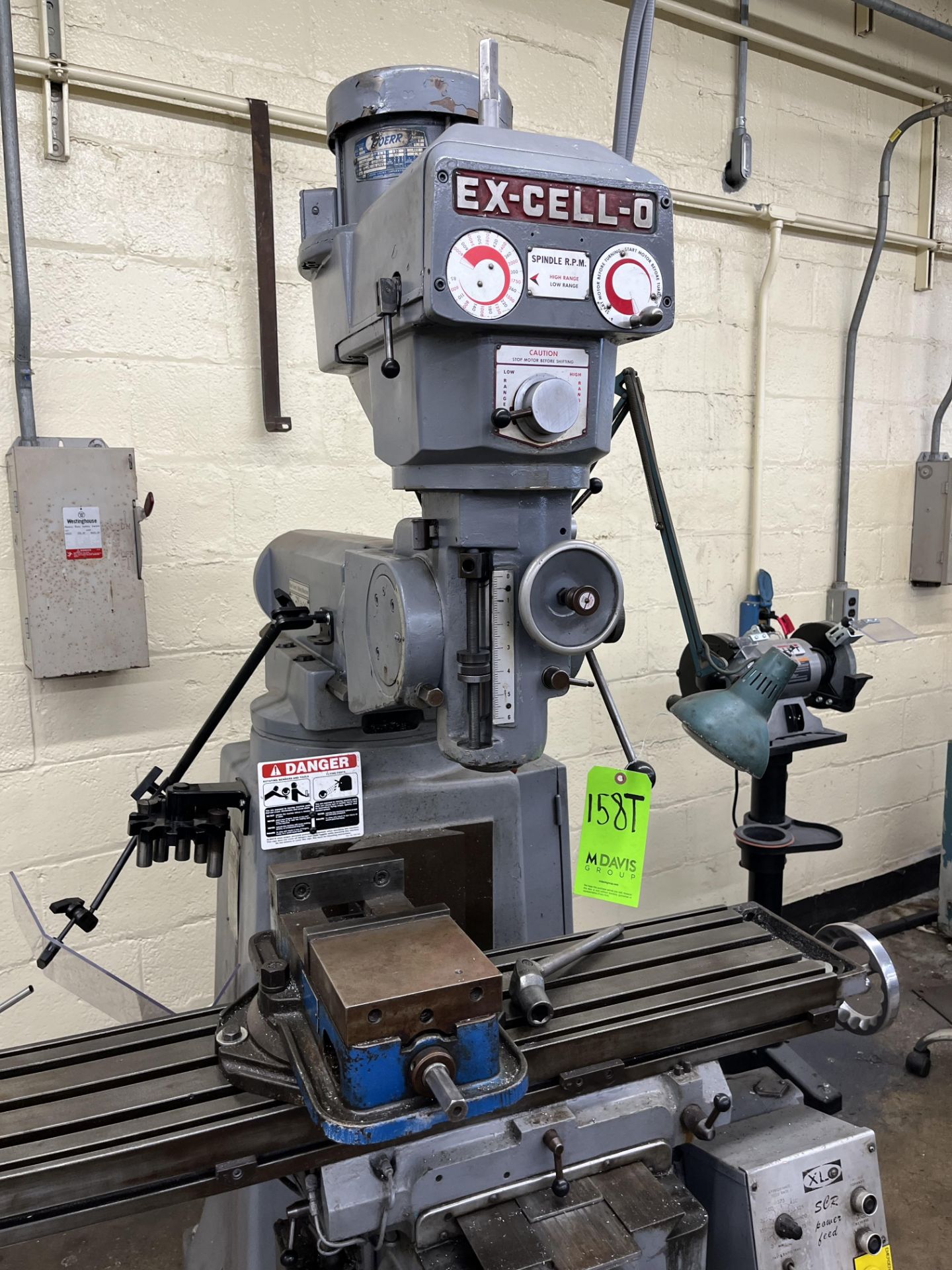 EX-CELL-O CORPORATION RAM TURRET MILLING MACHINE STYLE 602 SERIAL NO. 6026865 SPINDLE 460 VOLTS 2.