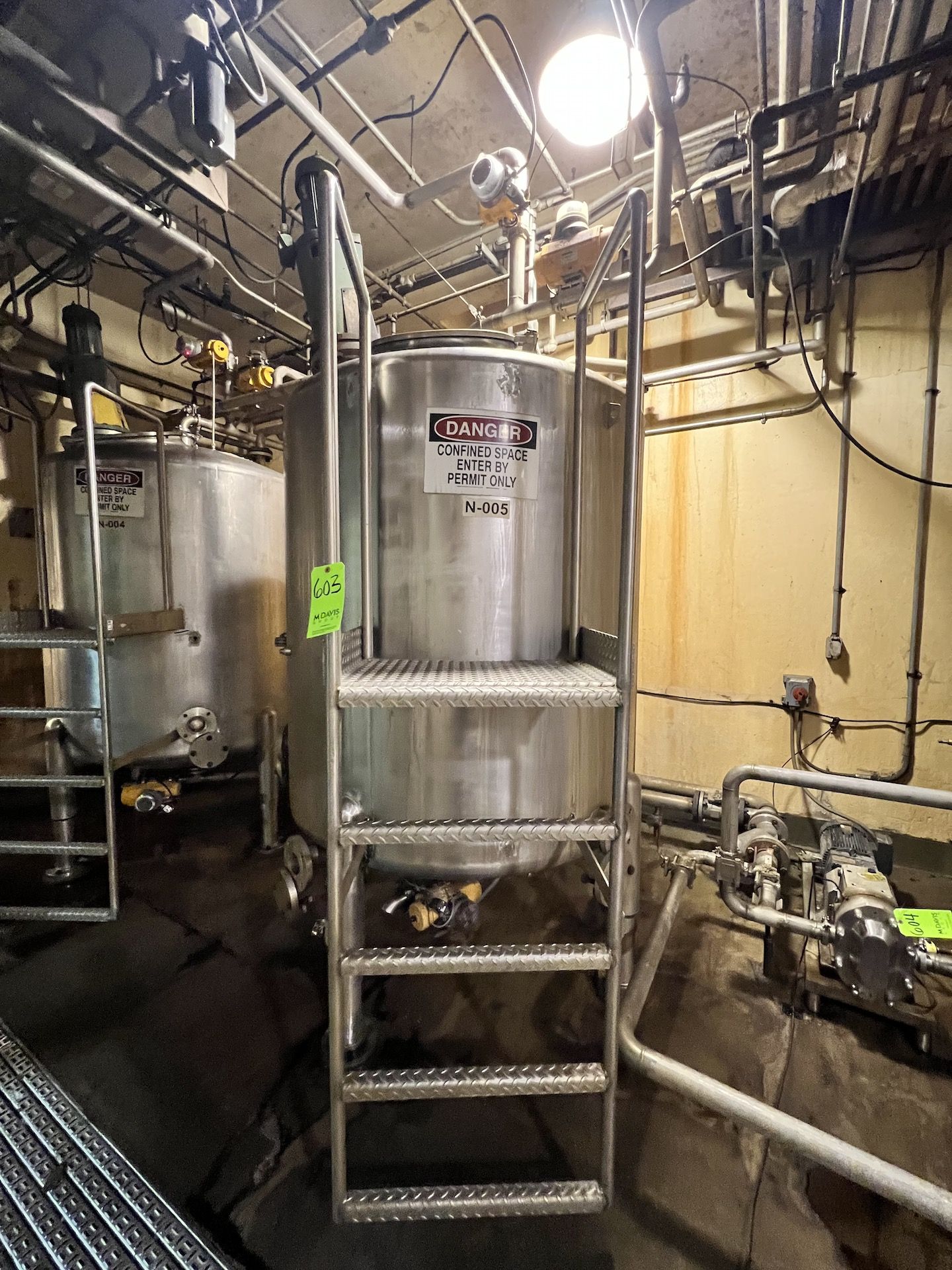 CHERRY BURRELL S/S MIXING TANK WITH TOP-MOUNT AGITATION, S/N 76-E-273-2 (SIMPLE LOADING FEE $1,650) - Image 10 of 15