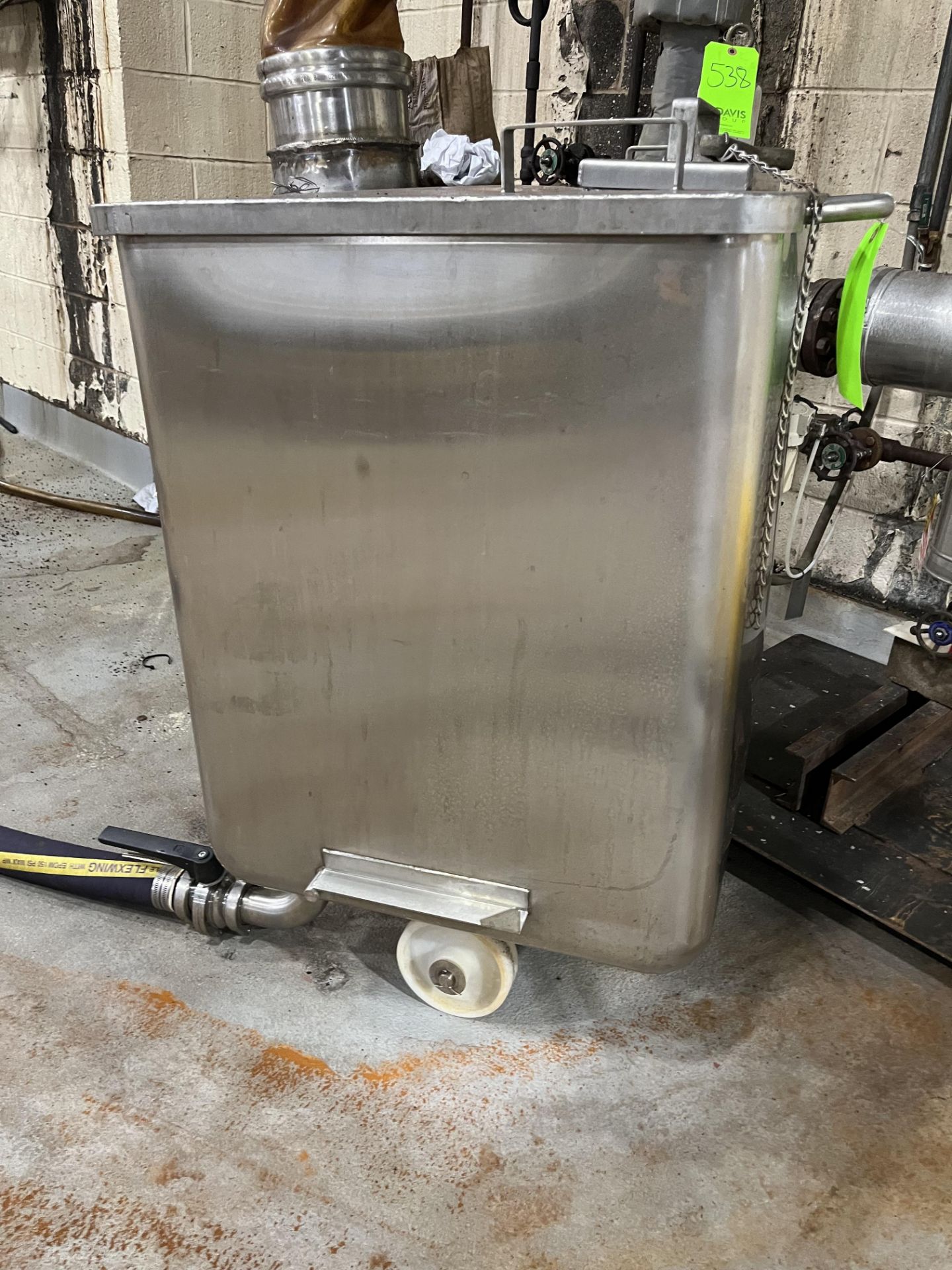 STAINLESS STEEL TOTE TANK ON WHEELS (SIMPLE LOADING FEE $110) - Image 3 of 4