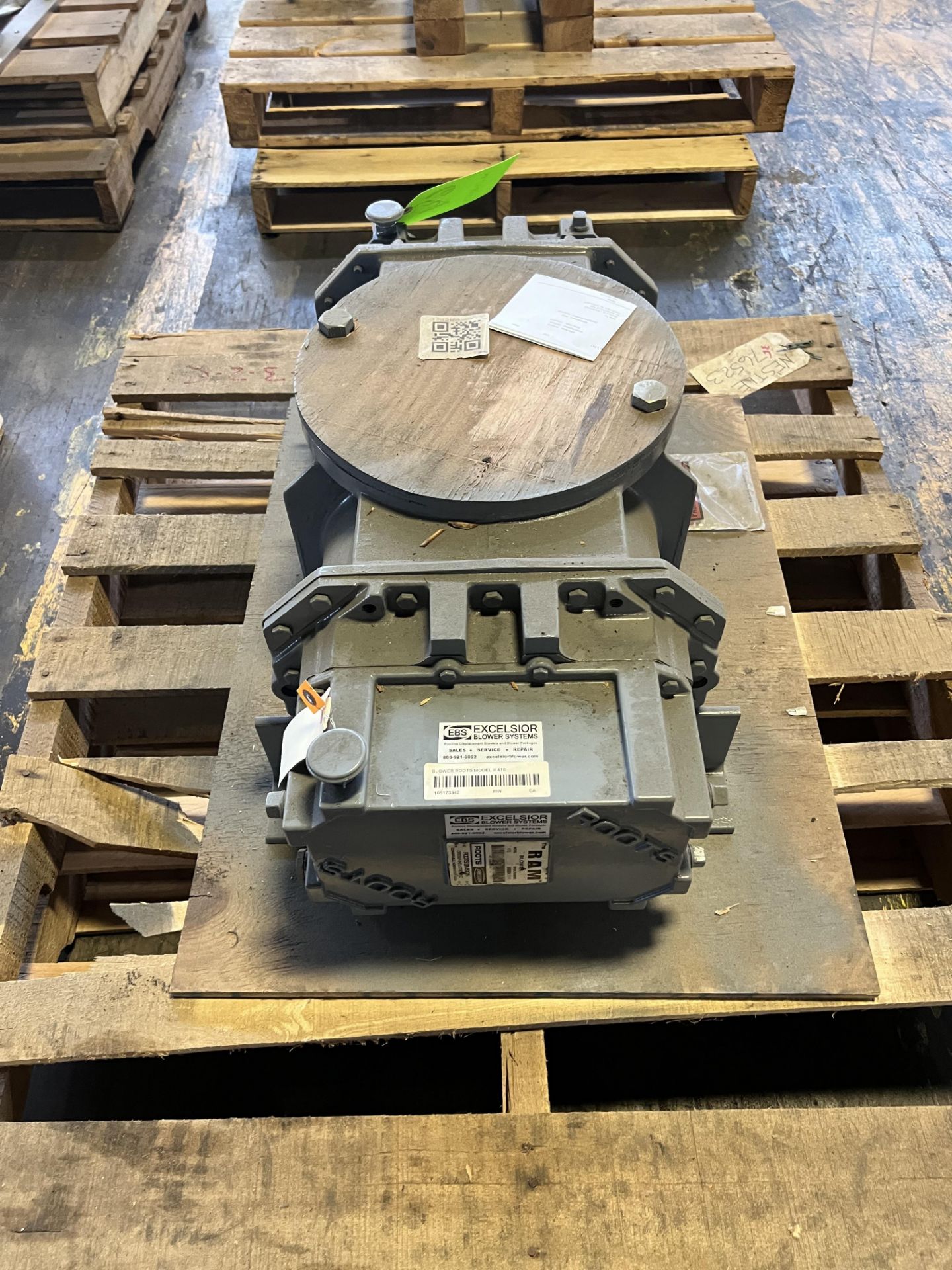 ROOTS RAM BLOWER VACUUM PUMP HEAD, MODEL 418, S/N SR0041374 (SIMPLE LOADING FEE $110) - Image 4 of 9