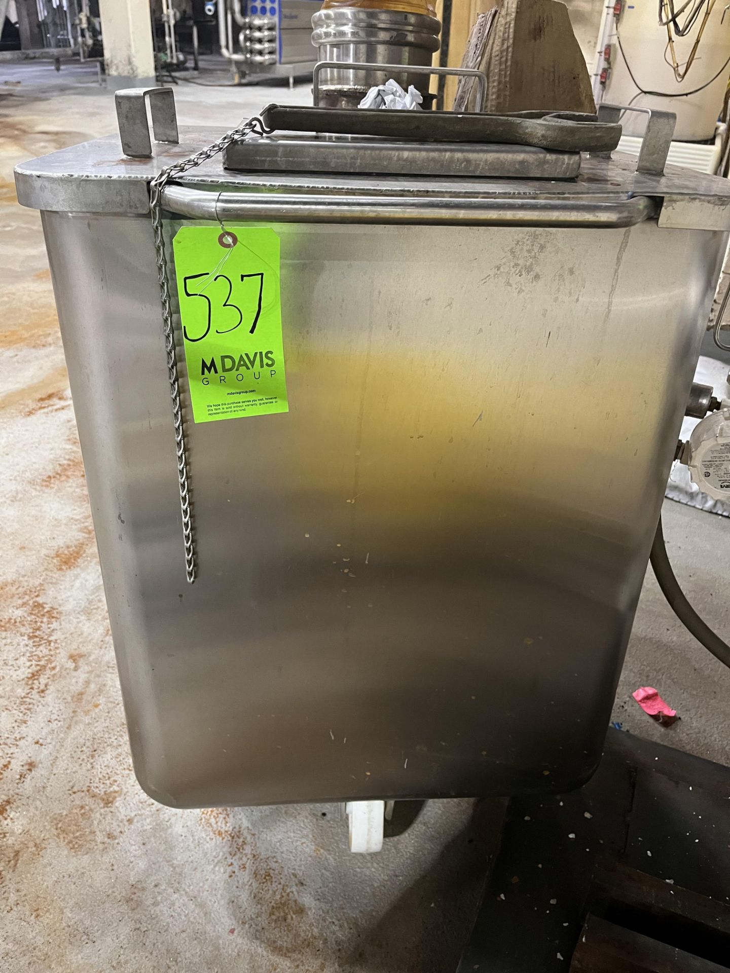 STAINLESS STEEL TOTE TANK ON WHEELS (SIMPLE LOADING FEE $110)