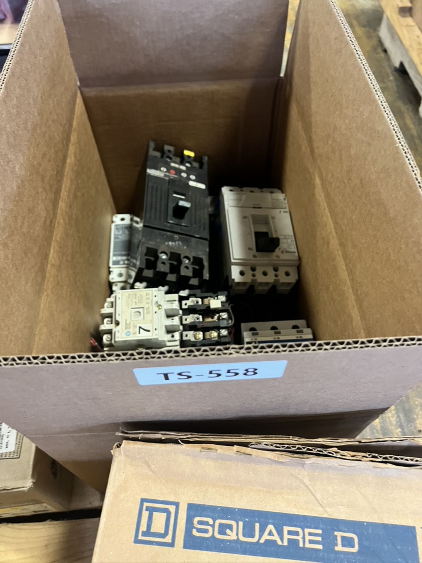 LOT OF ASSORTED ELECTRICAL MRO COMPONENTS, INCLUDING: (80) NEW Allen Bradley Miniature Circuit - Image 4 of 22