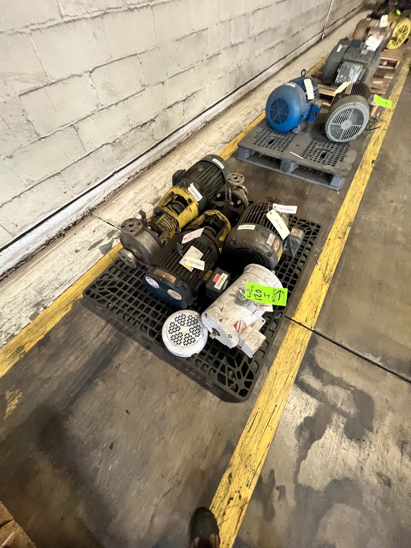 (8) PALLETS OF ASSORTED MOTORS, DRIVES AND PUMPS (SIMPLE LOADING FEE $880) - Image 3 of 10