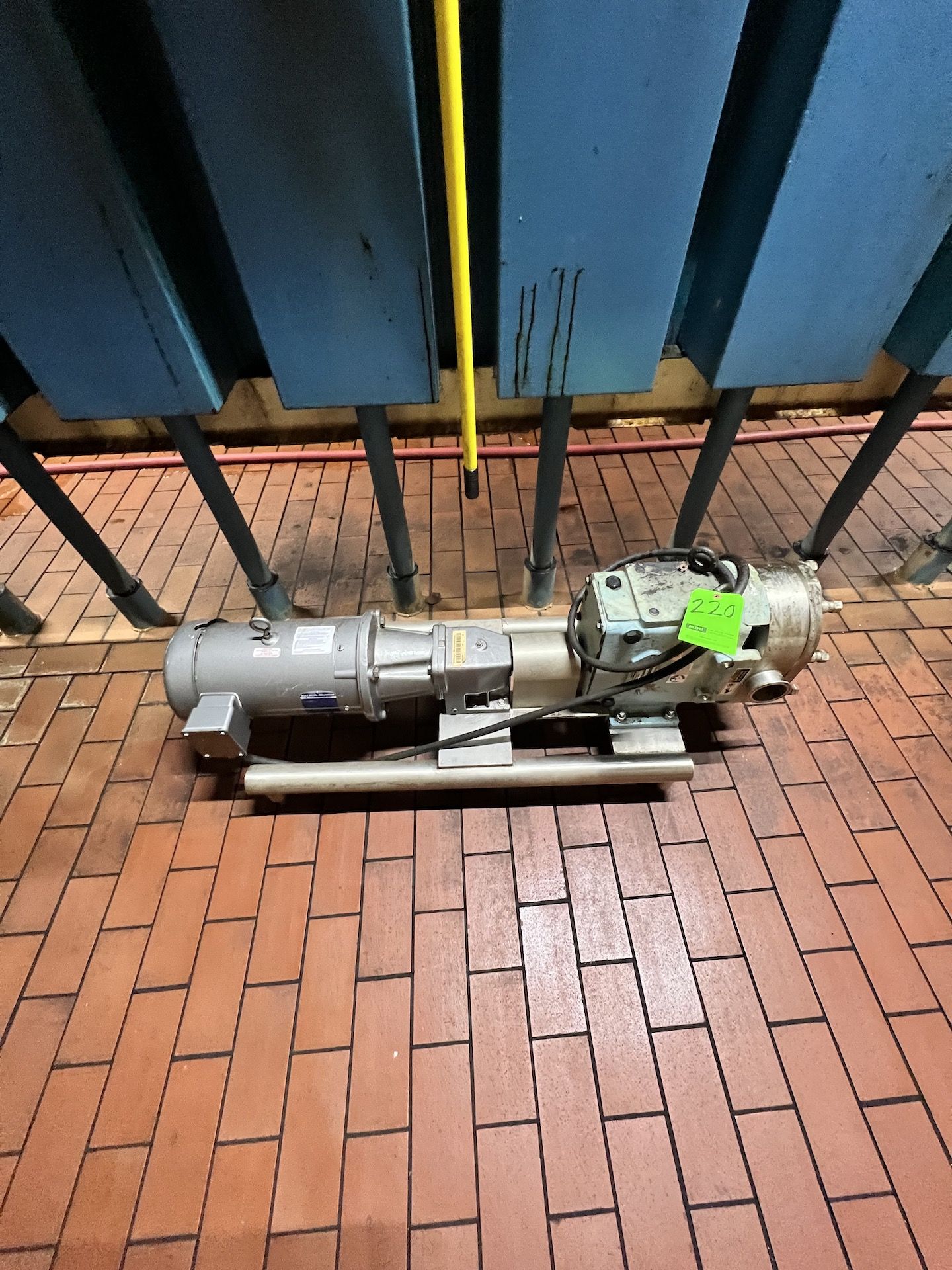 WAUKESHA CHERRY BURRELL SKID-MOUNTED POSITIVE DISPLACEMENT PUMP, MODEL 060 U2 2009, S/N - Image 2 of 9