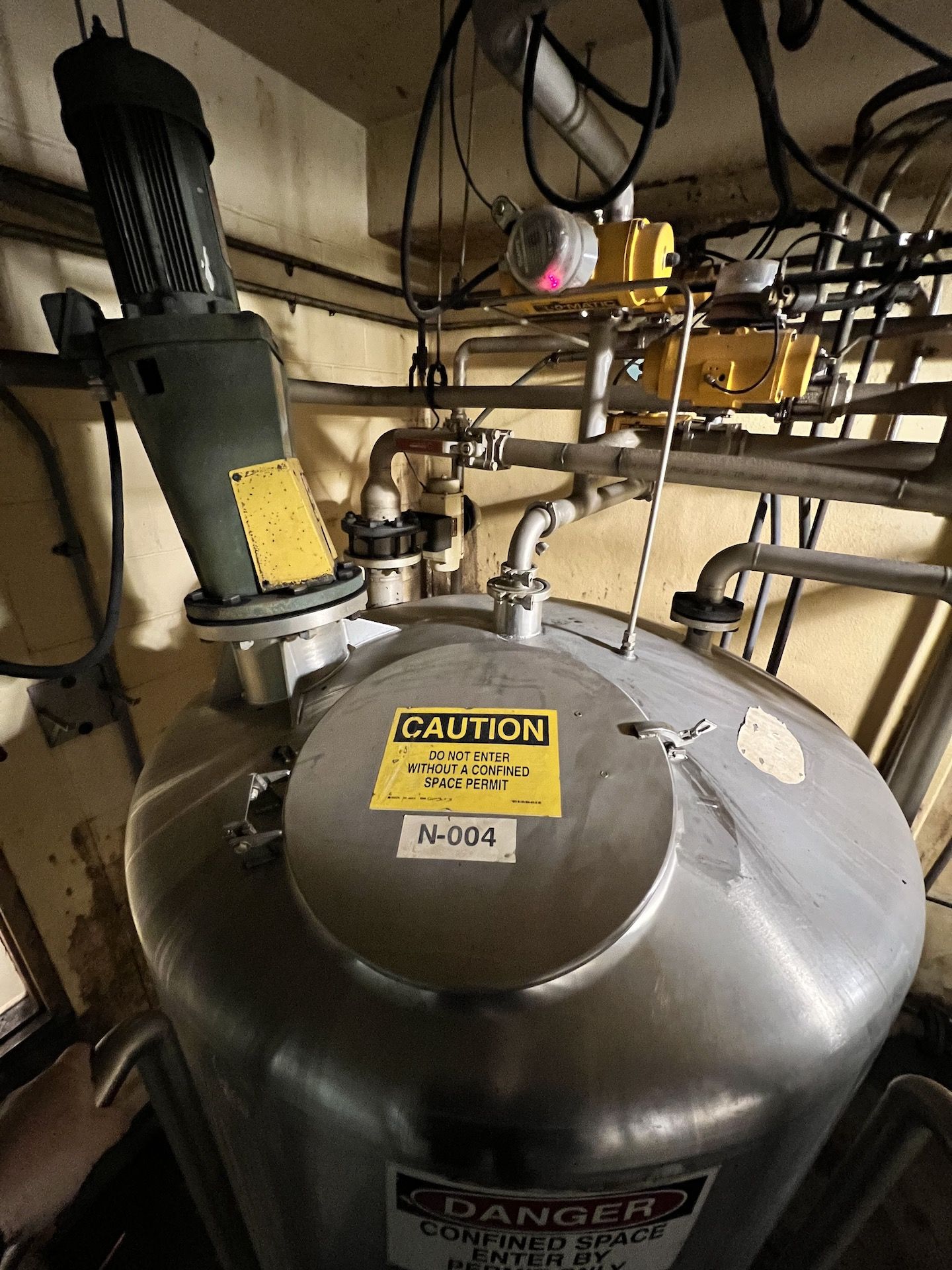 CHERRY BURRELL S/S MIXING TANK WITH TOP-MOUNT AGITATION, S/N 76-E-273-1 (SIMPLE LOADING FEE $1,650) - Image 10 of 13