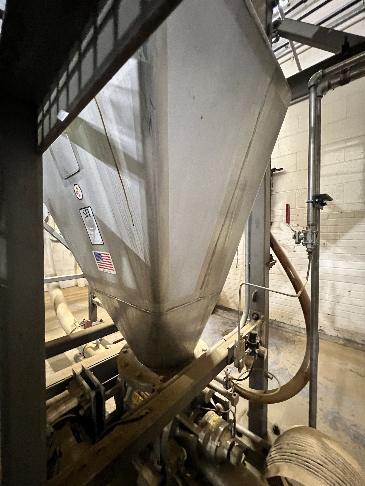 STAINLESS FABRICATION INCORPORATED VENTED HOPPER WITH (2) AUGER INFEED CONVEYORS, NU-CON AIRLOCK - Image 24 of 27