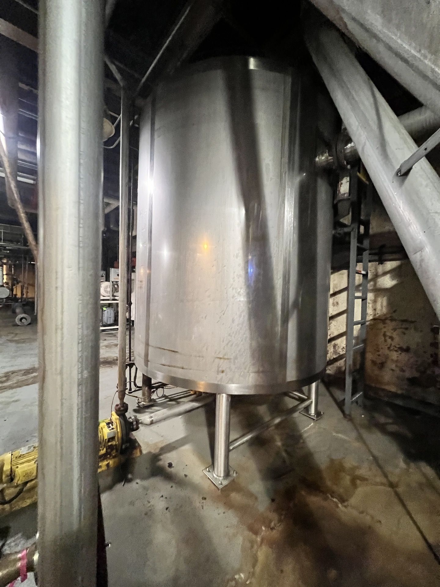 STAINLESS PROCESS EQUIPMENT 2,100 GALLON S/S TANK, S/N S-3819-A, (SIMPLE LOADING FEE $2,700) - Image 4 of 14