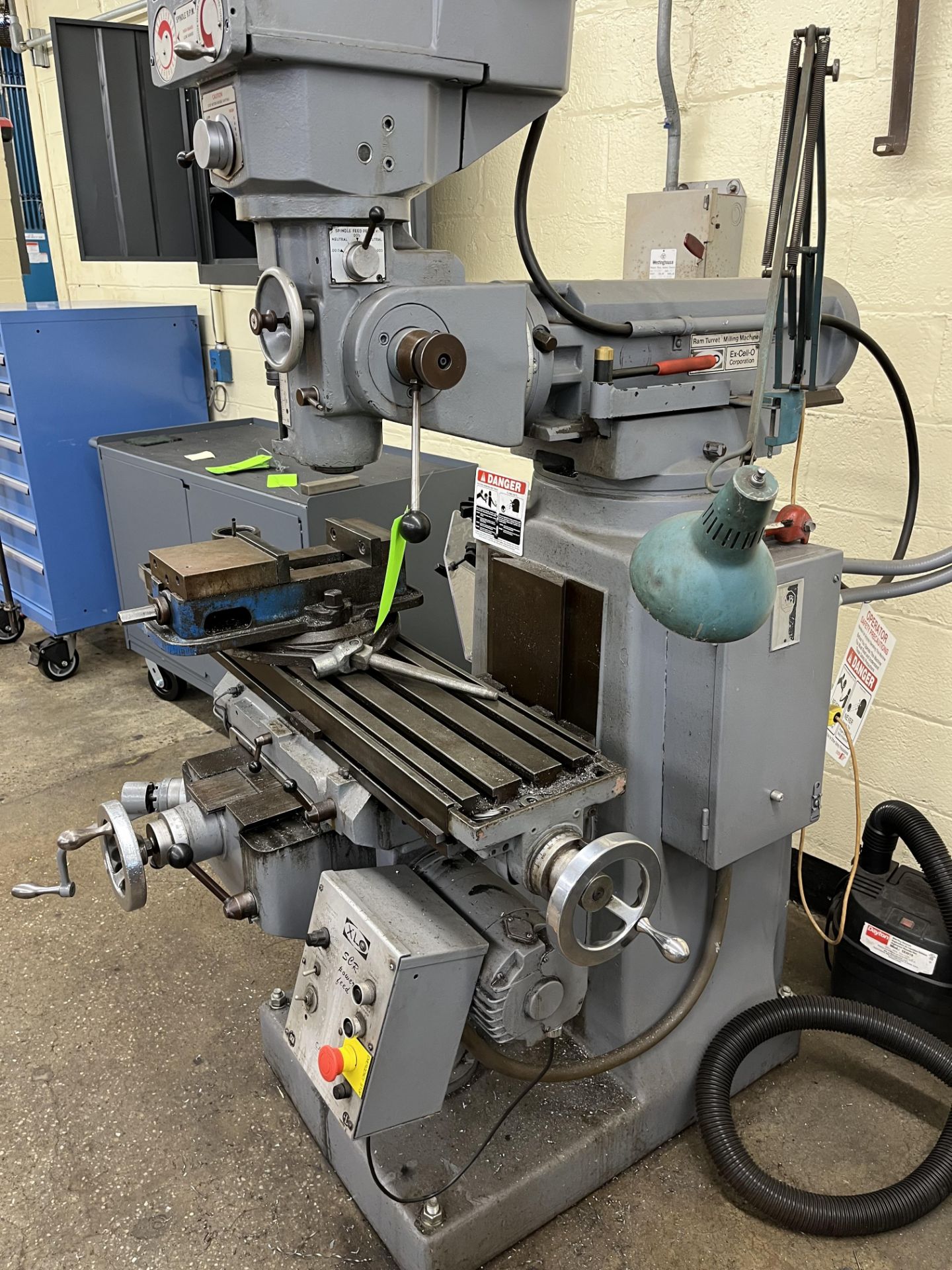EX-CELL-O CORPORATION RAM TURRET MILLING MACHINE STYLE 602 SERIAL NO. 6026865 SPINDLE 460 VOLTS 2. - Image 2 of 8