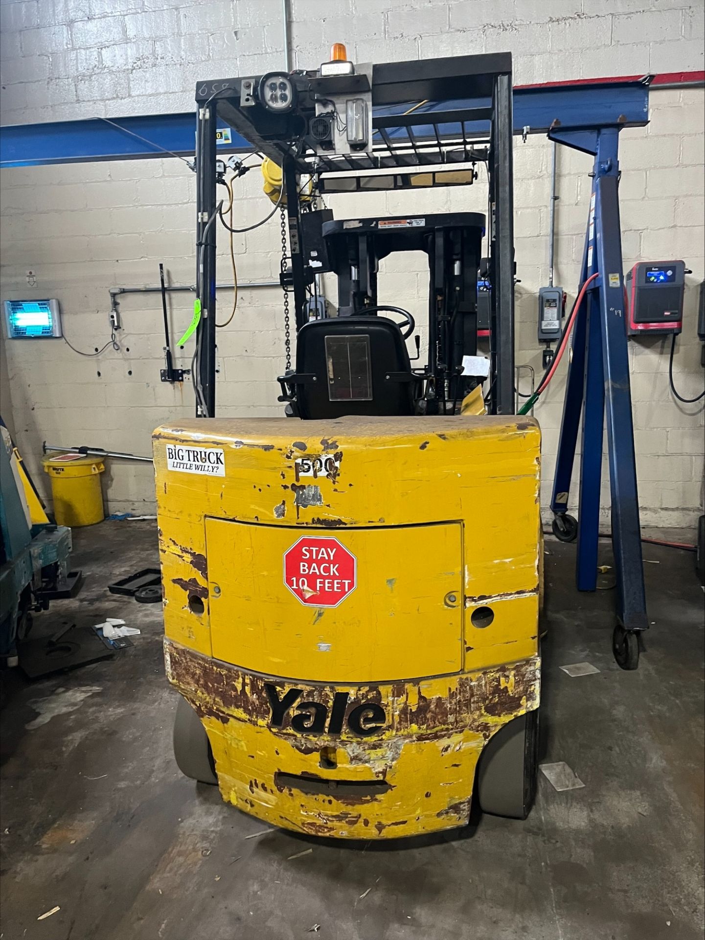 YALE LIFT TRUCK MODEL ERC100HGN36TE084 SERIAL NUMBER:A839NO2221A SALES ORDER 682137 MAXIMUM CAPACITY - Image 6 of 7