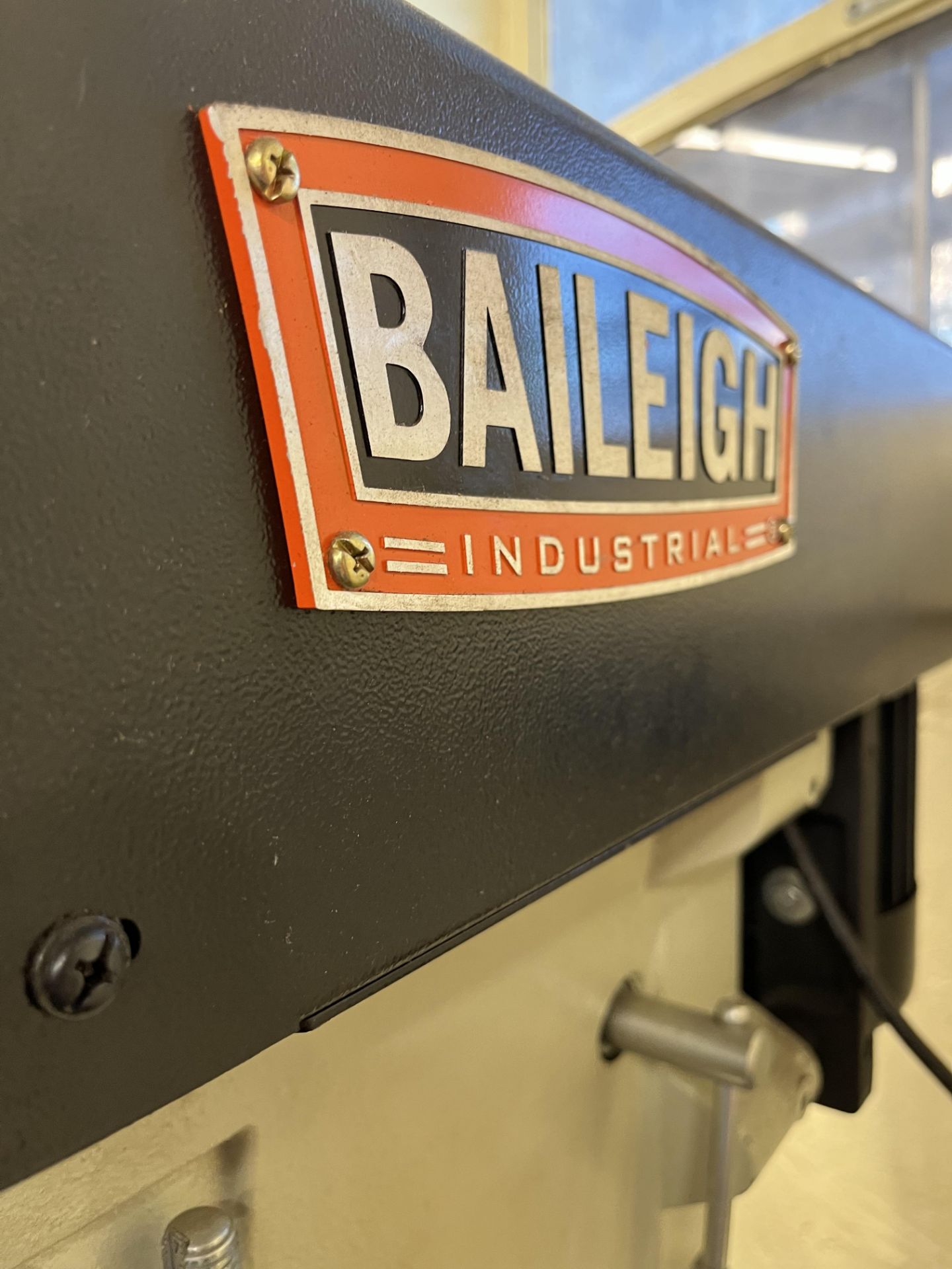 BAILEIGH MODEL NO.DP-15VSF SERIAL NO.T1802004 110/220V SINGLE PHASE 15" VARIABLE SPEED FLOOR DRILL - Image 3 of 5