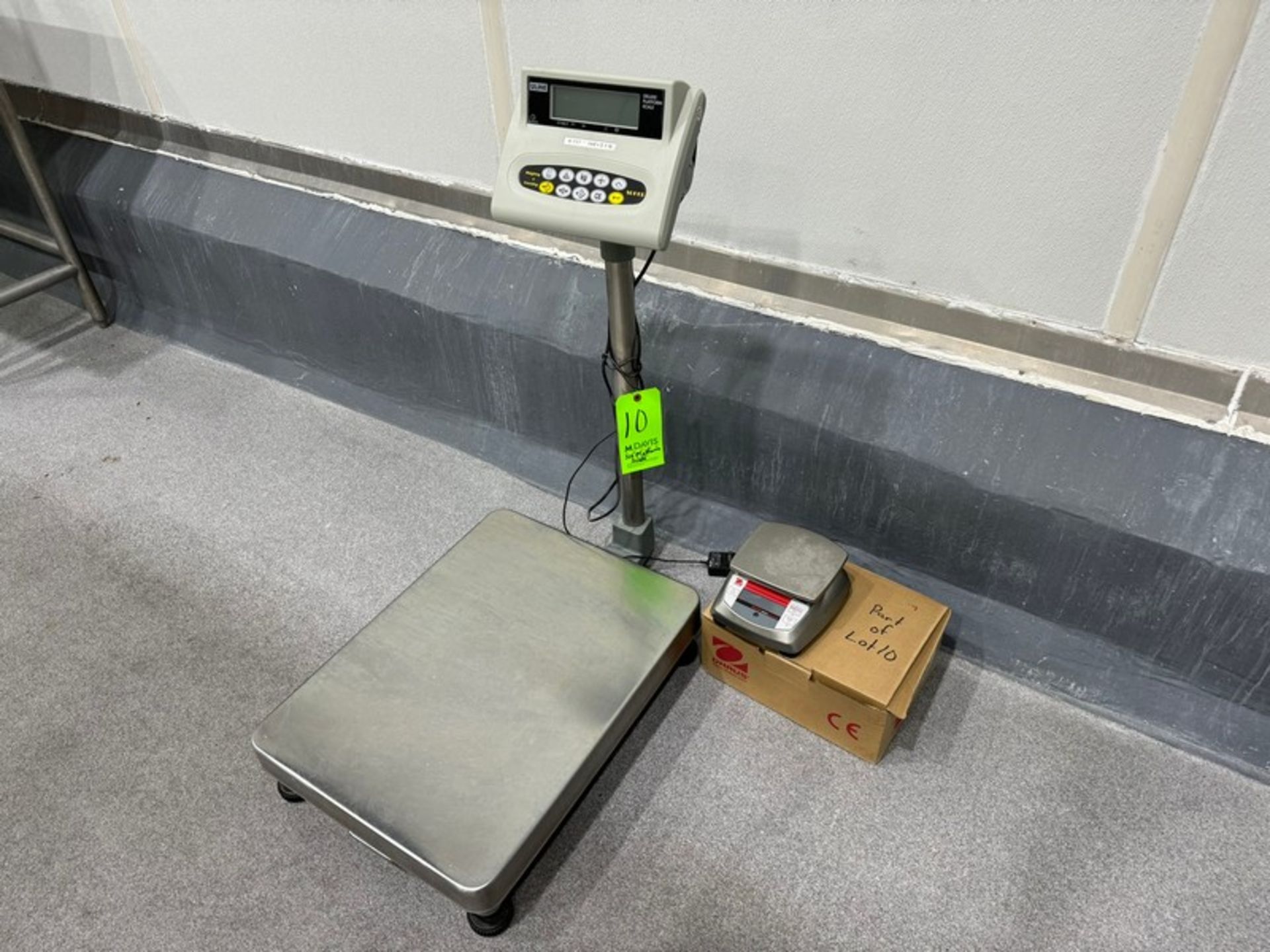 ULINE S/S Platform Scale