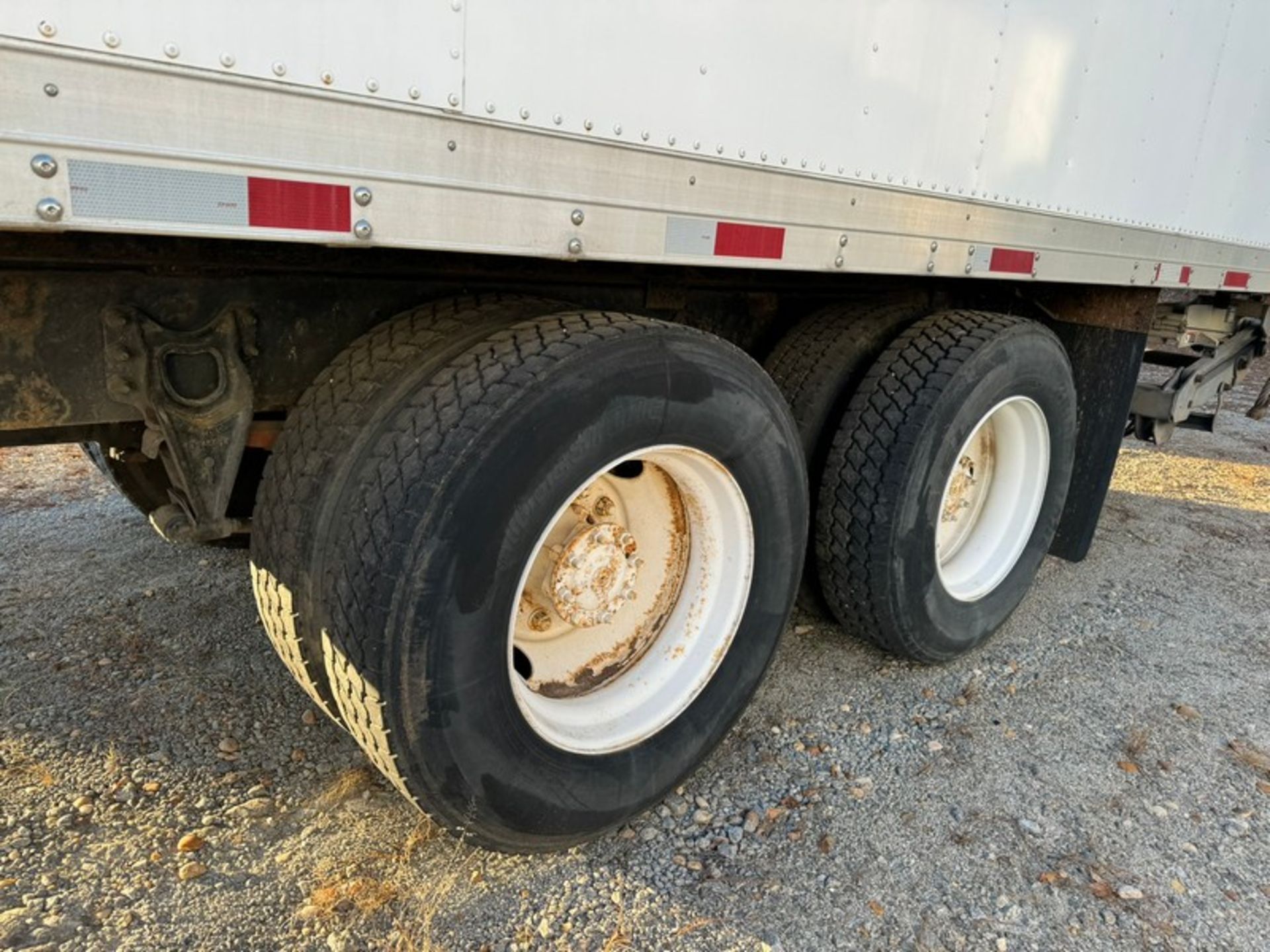 2012 International 26 ft. Refrigerated Box Truck - Image 10 of 29